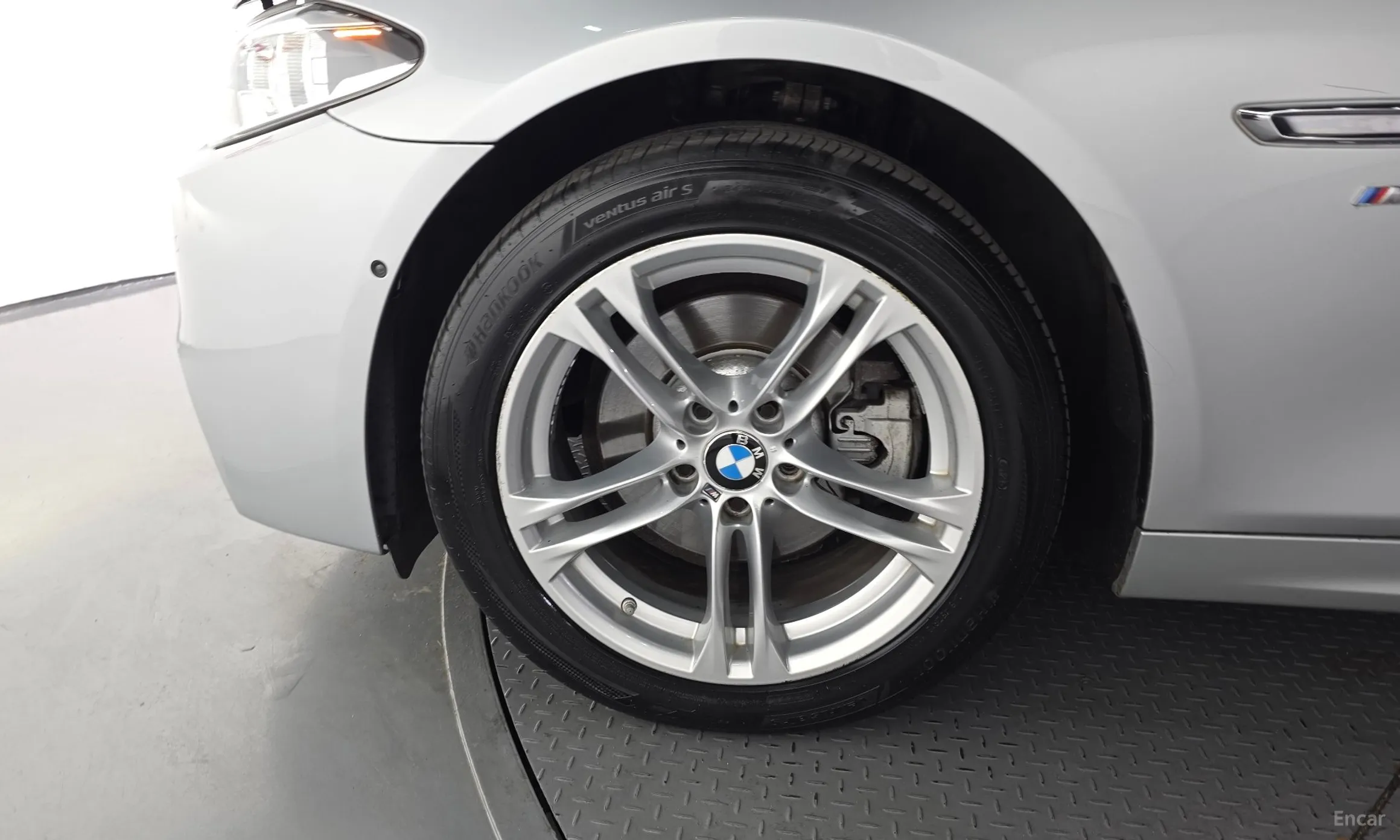 BMW 5 Series (F10) превью 5