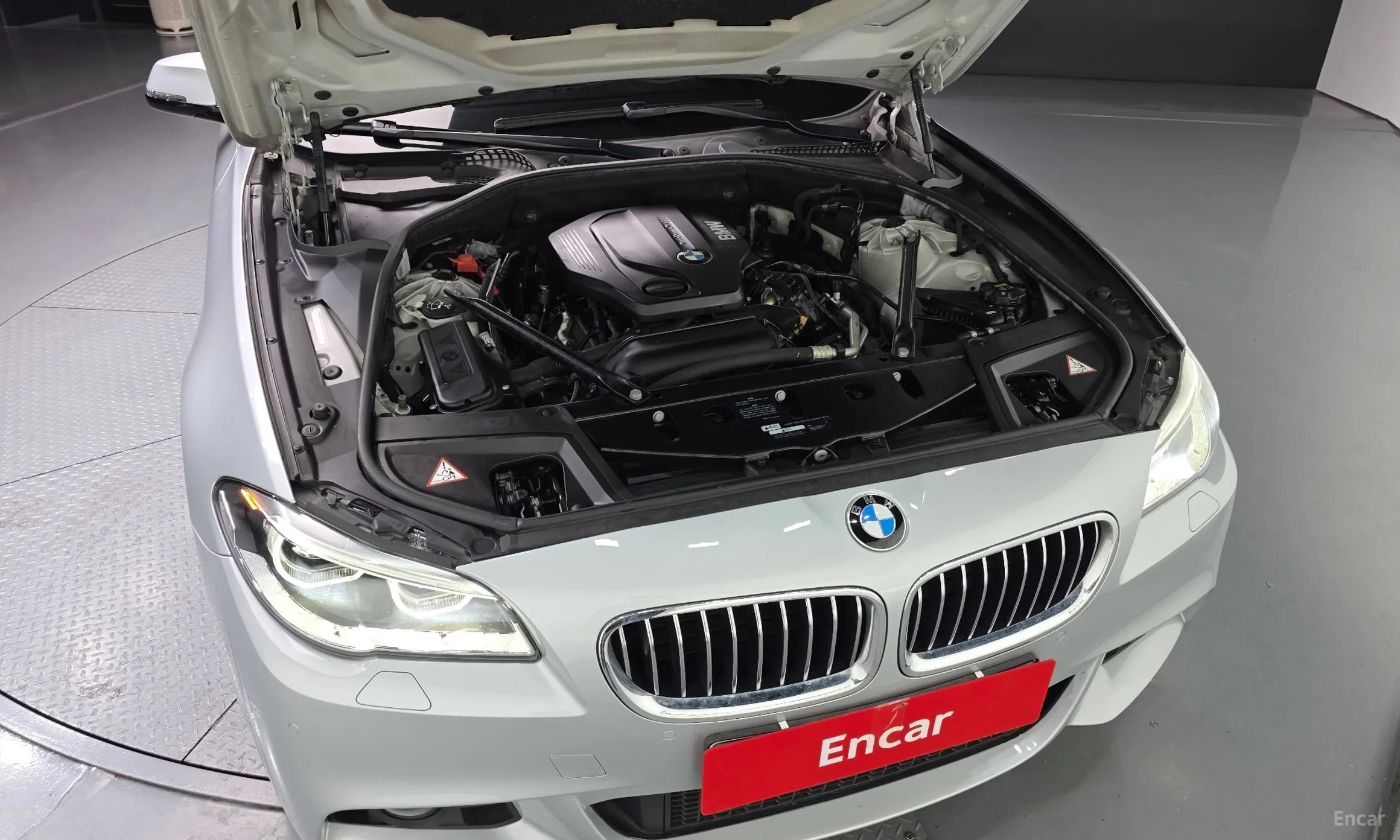 BMW 5 Series (F10) превью 6