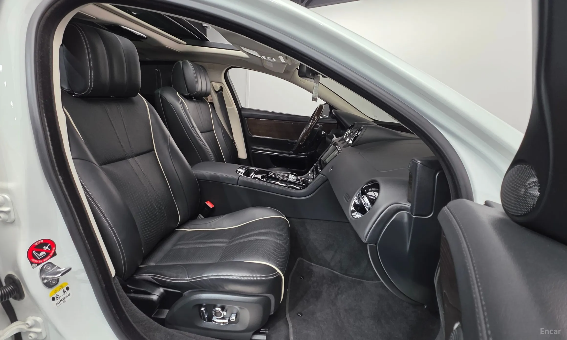 Jaguar All New XJ превью 10