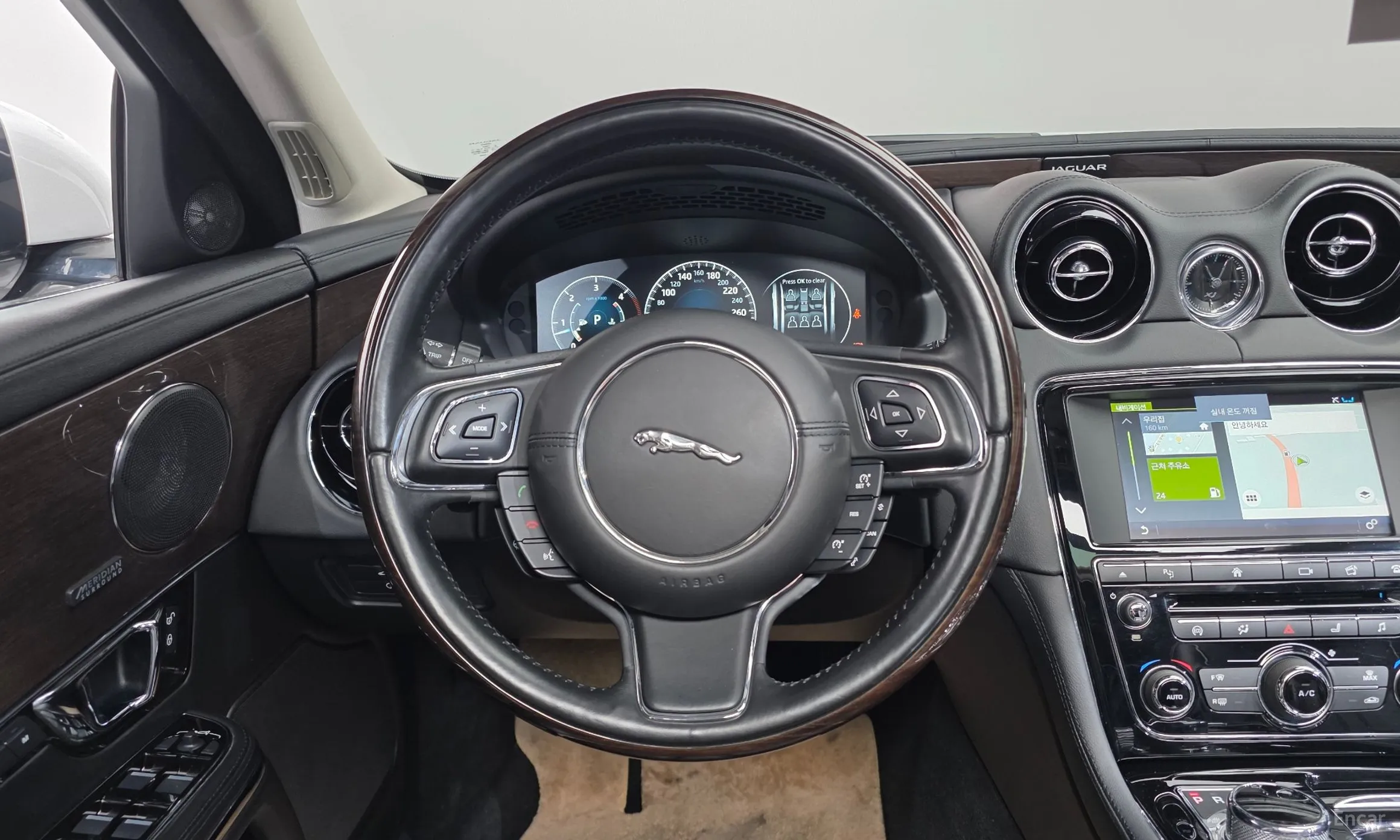 Jaguar All New XJ превью 13