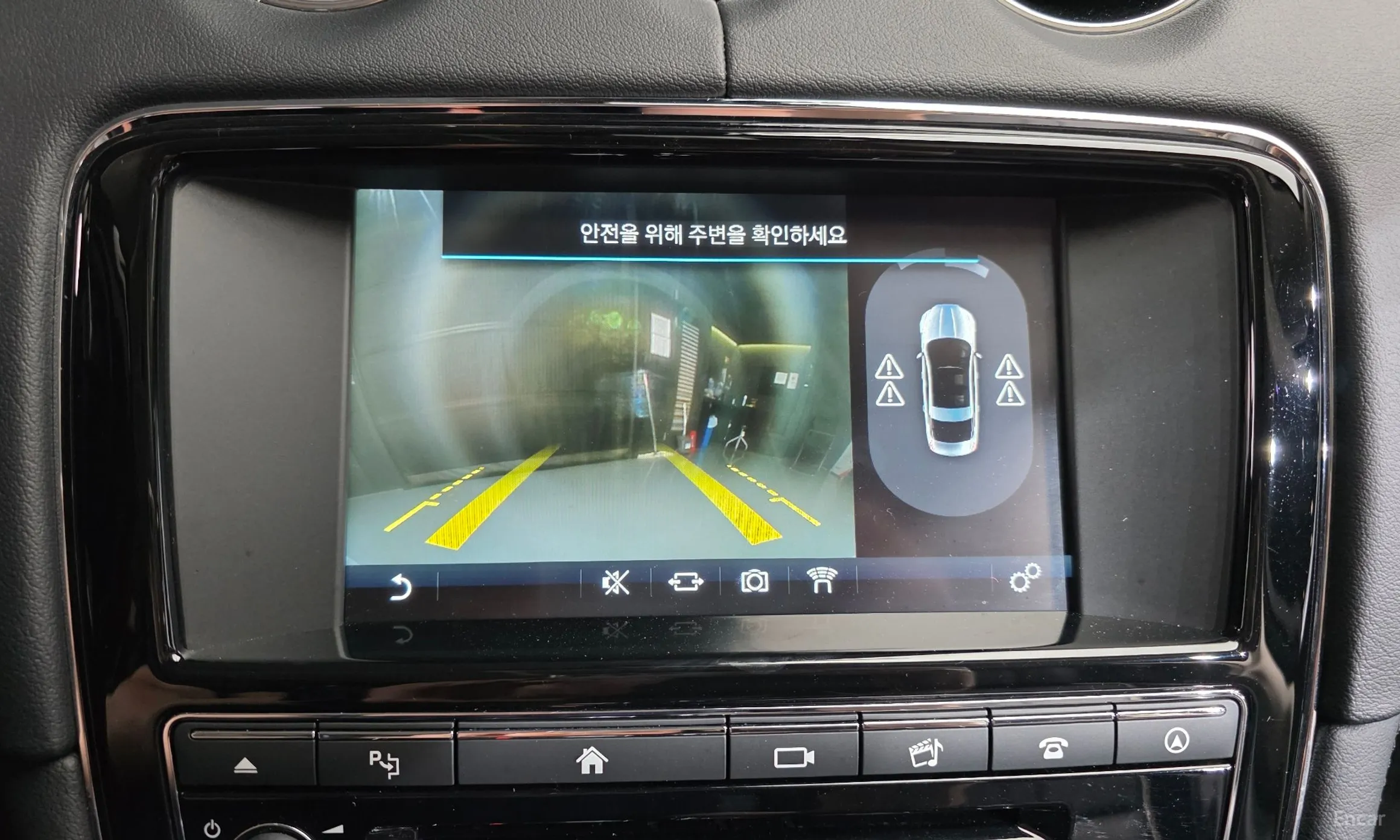 Jaguar All New XJ превью 15