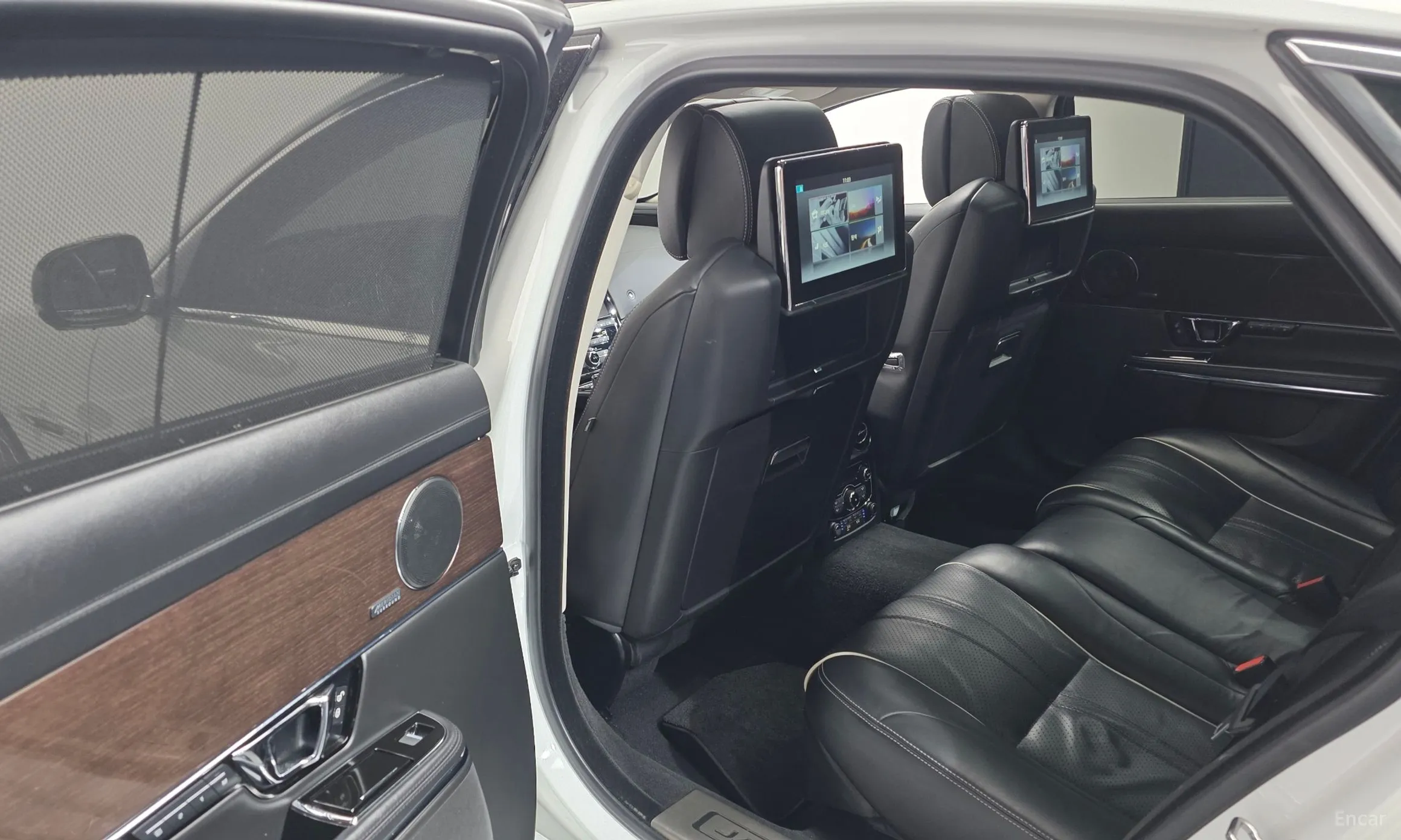 Jaguar All New XJ превью 17