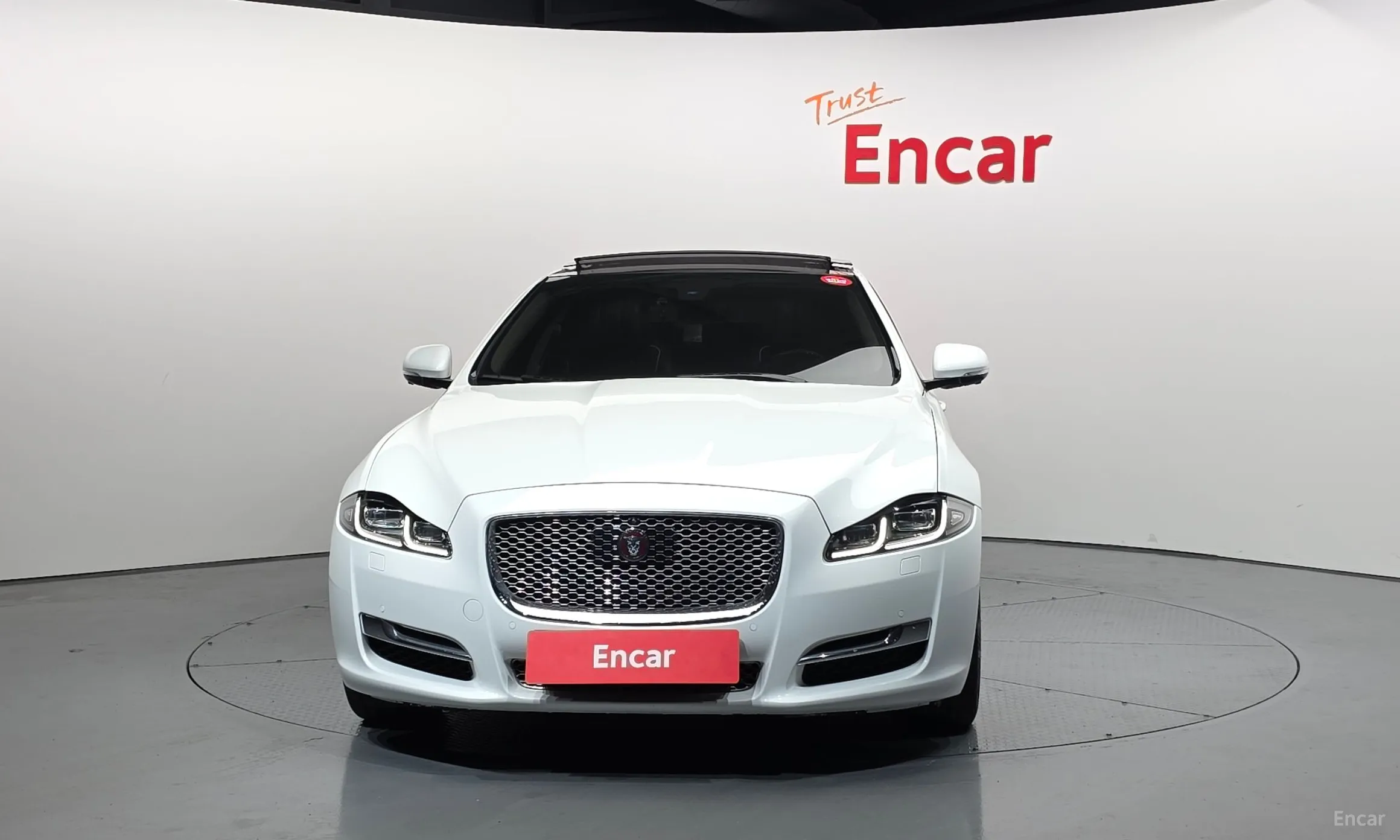 Jaguar All New XJ превью 3
