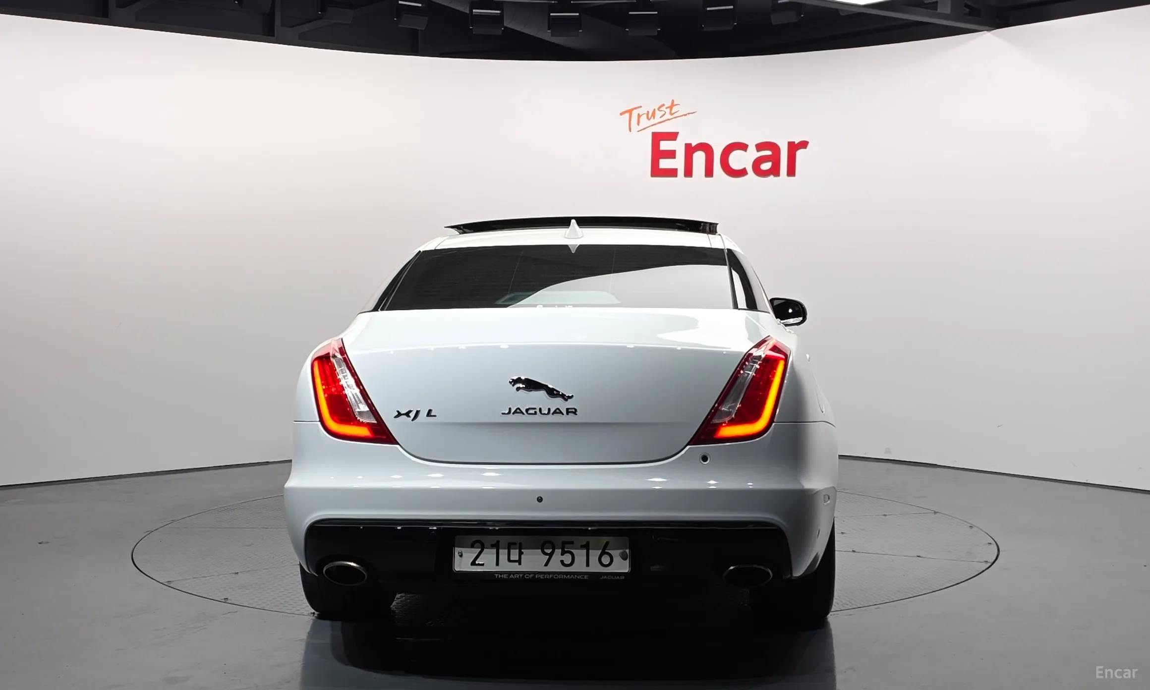 Jaguar All New XJ превью 4