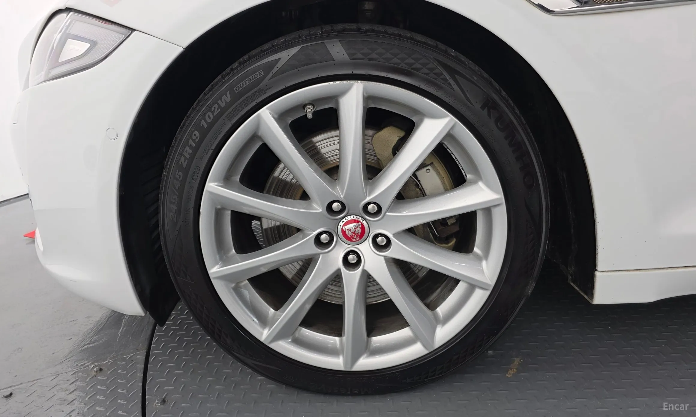 Jaguar All New XJ превью 5