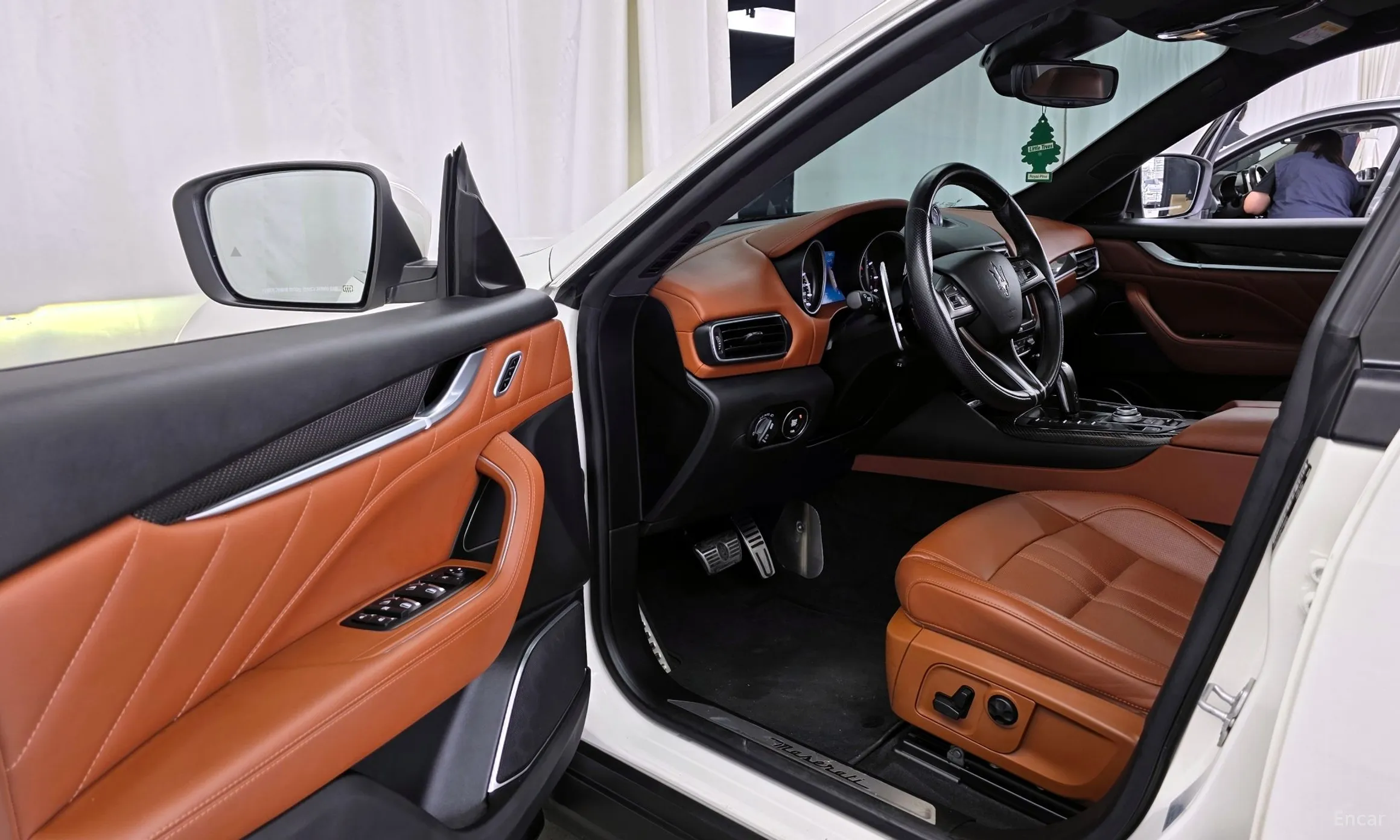 Maserati Levante превью 10