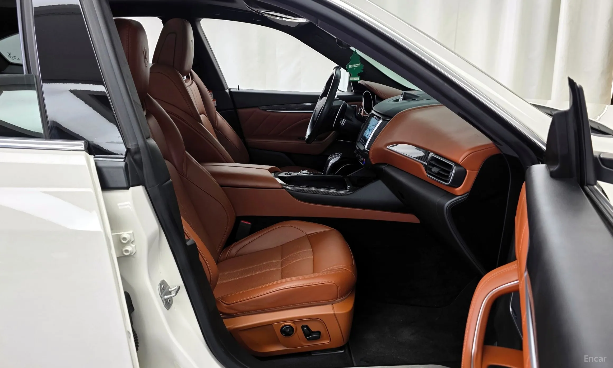 Maserati Levante превью 11
