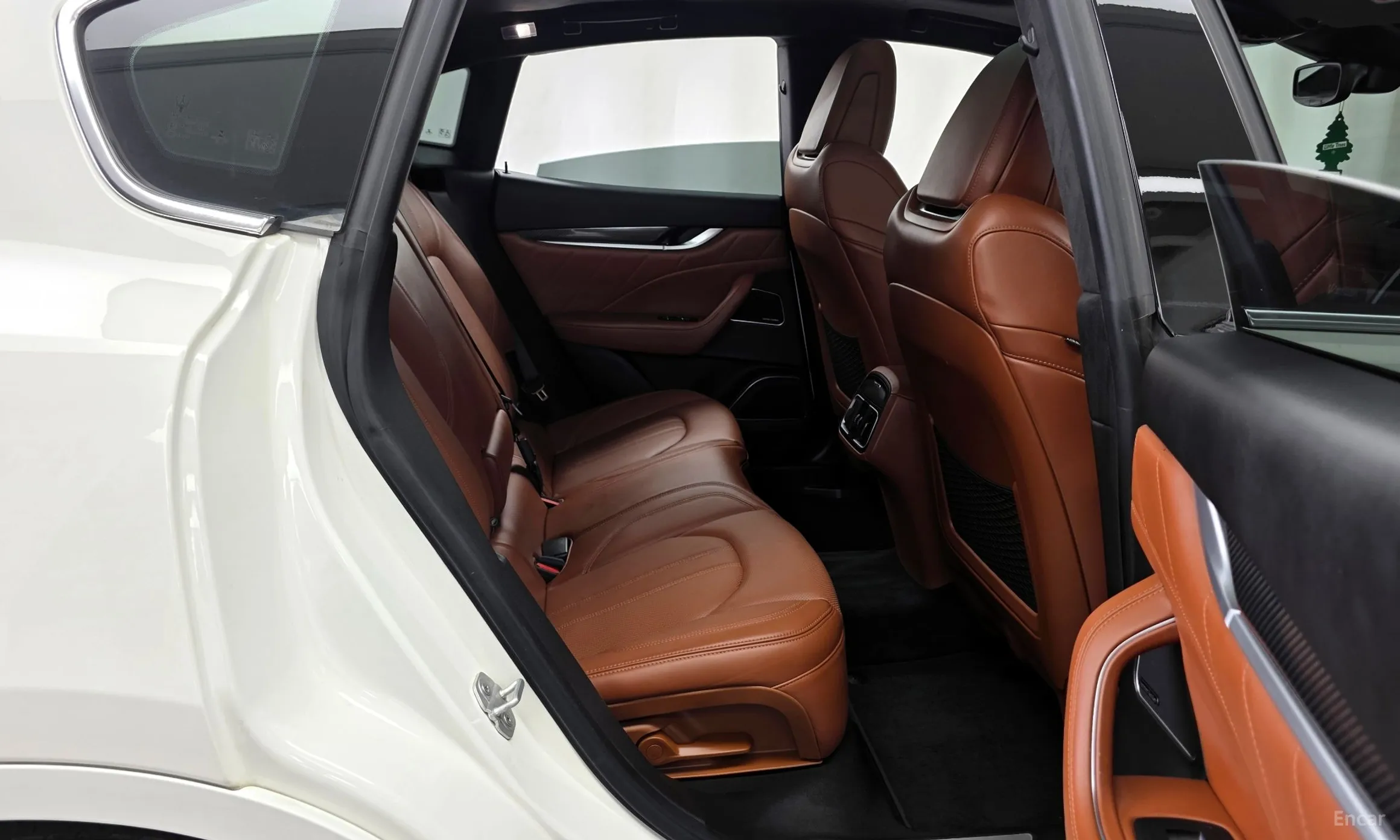 Maserati Levante превью 12