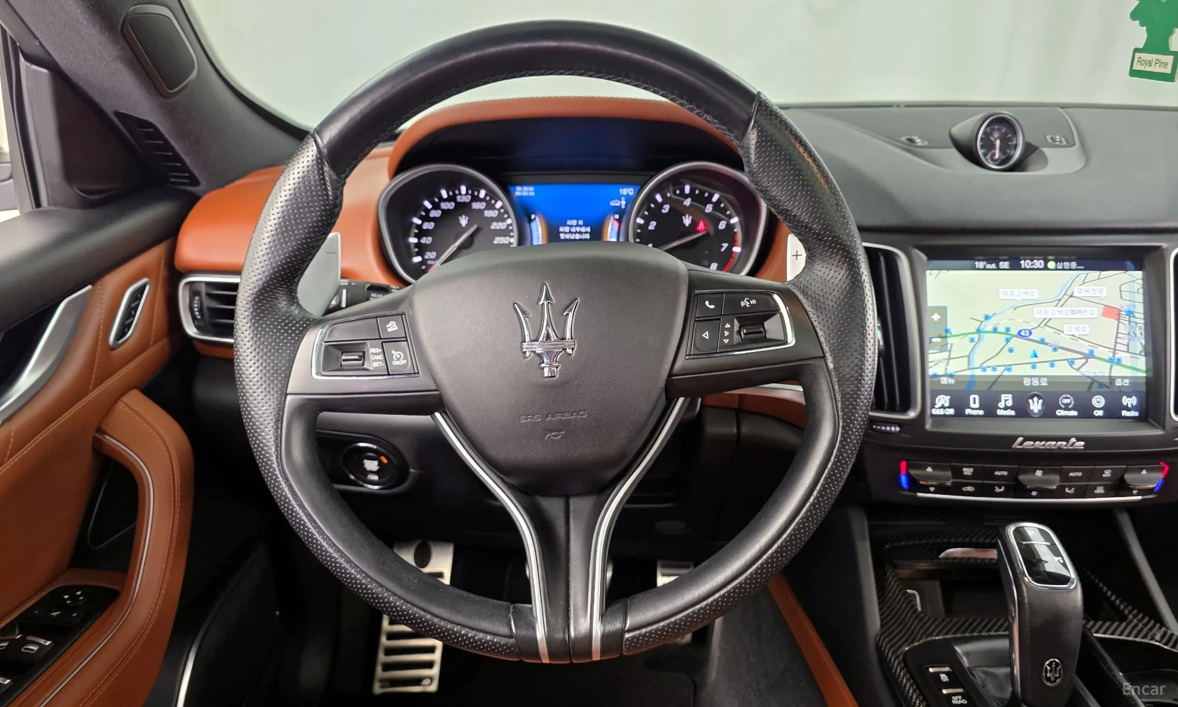 Maserati Levante превью 13