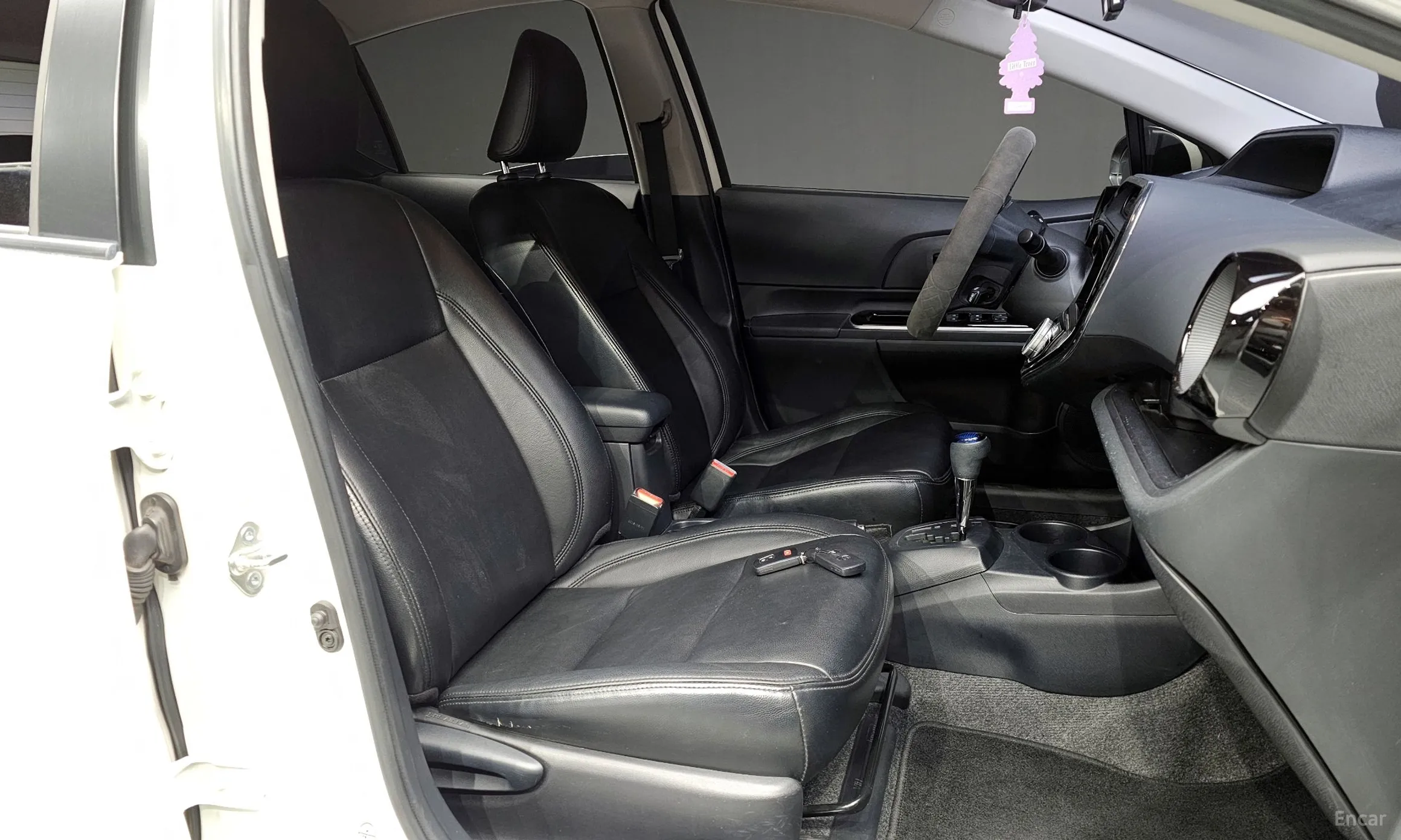 Toyota Prius C превью 11