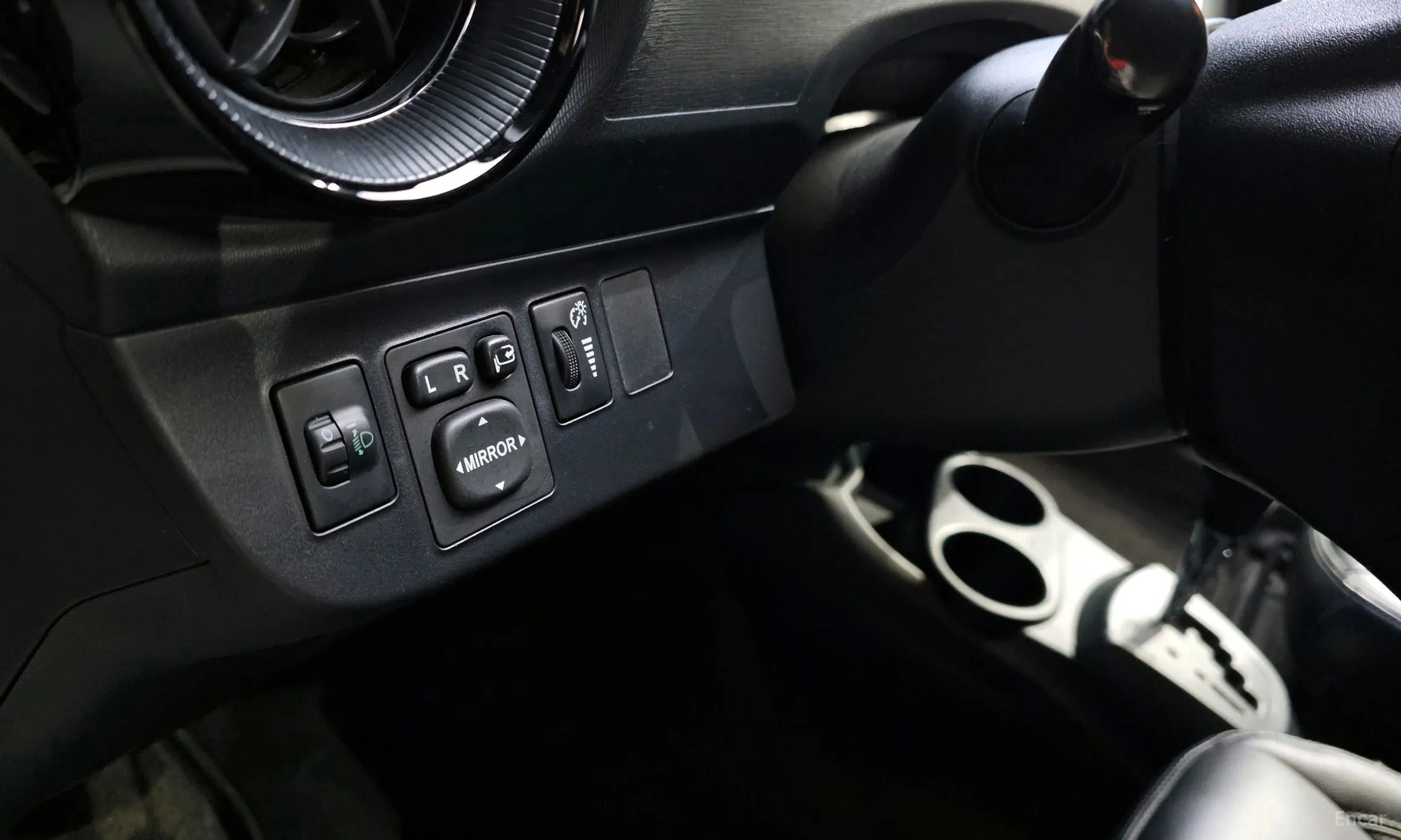Toyota Prius C превью 14
