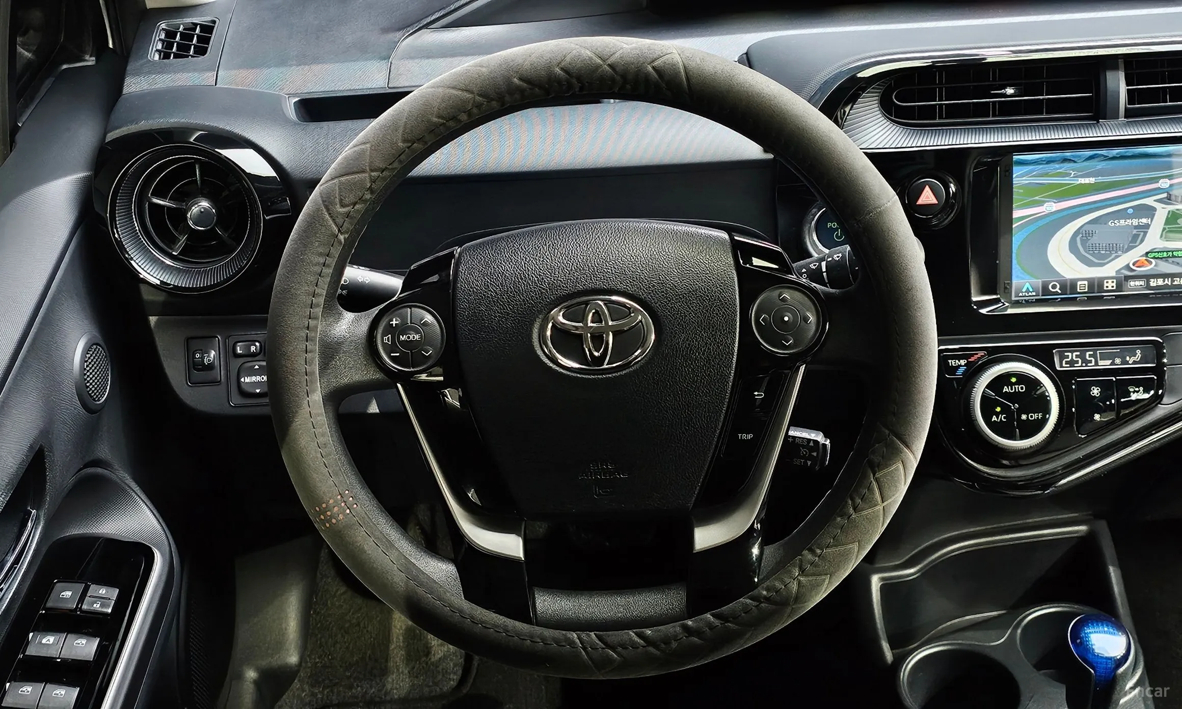 Toyota Prius C превью 16