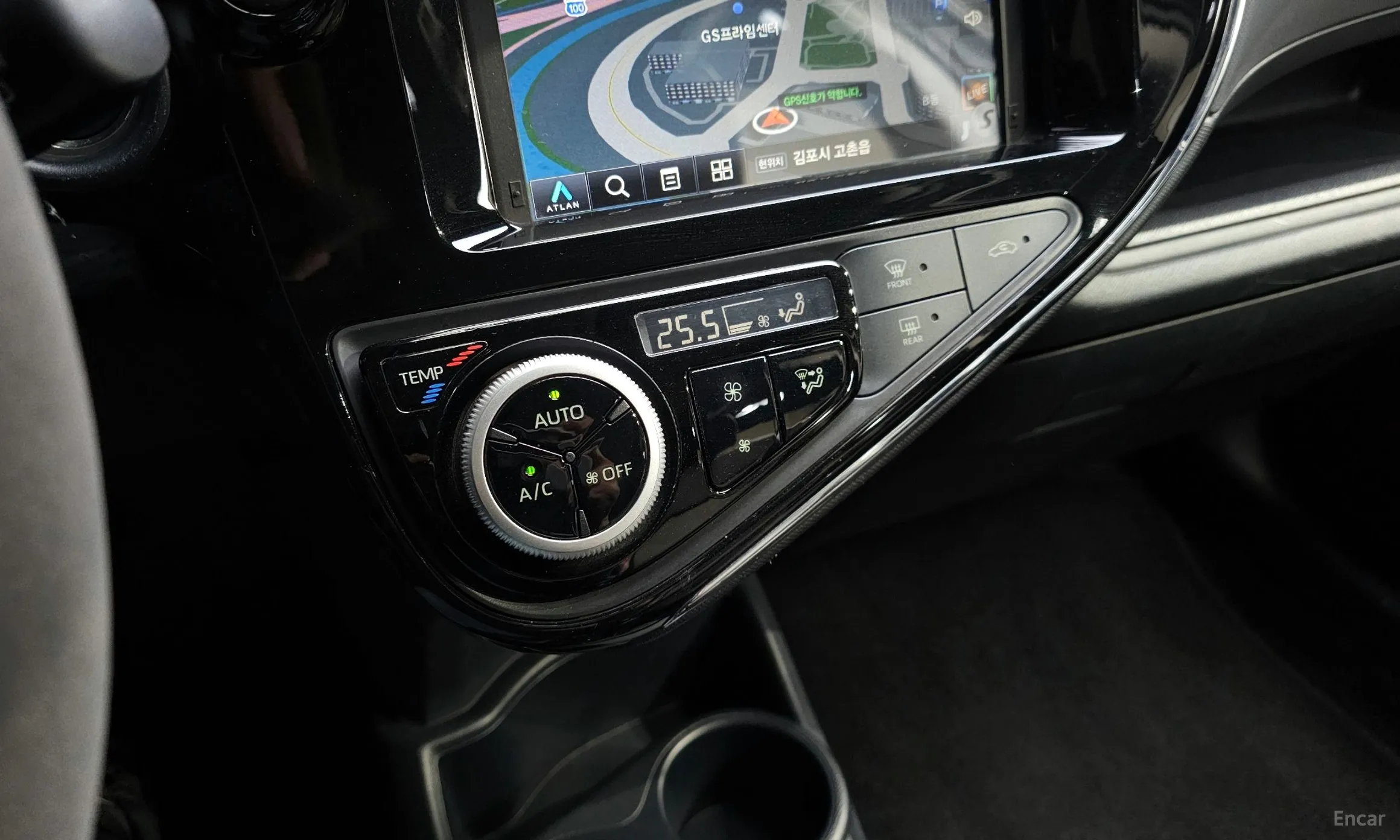 Toyota Prius C превью 20