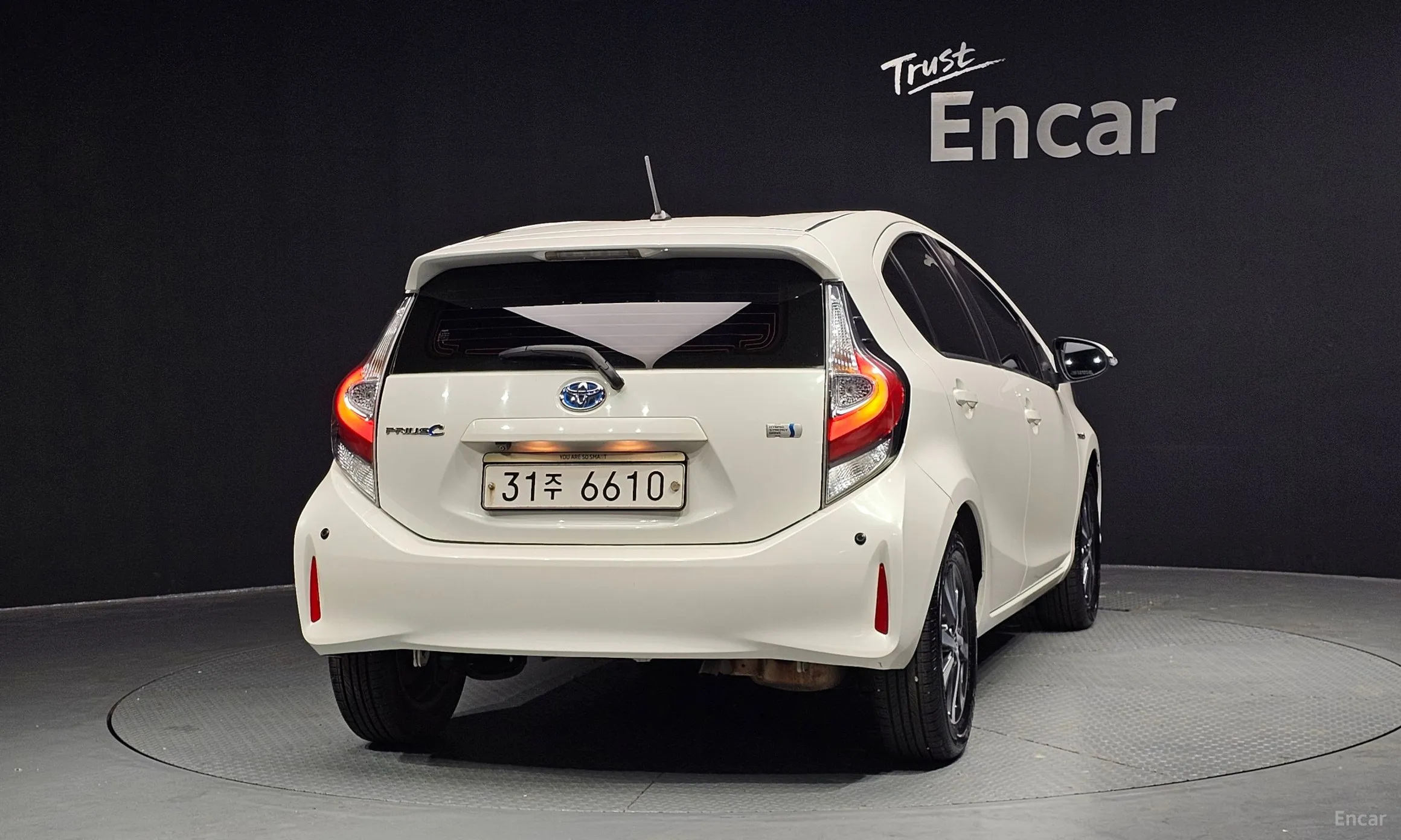 Toyota Prius C превью 4
