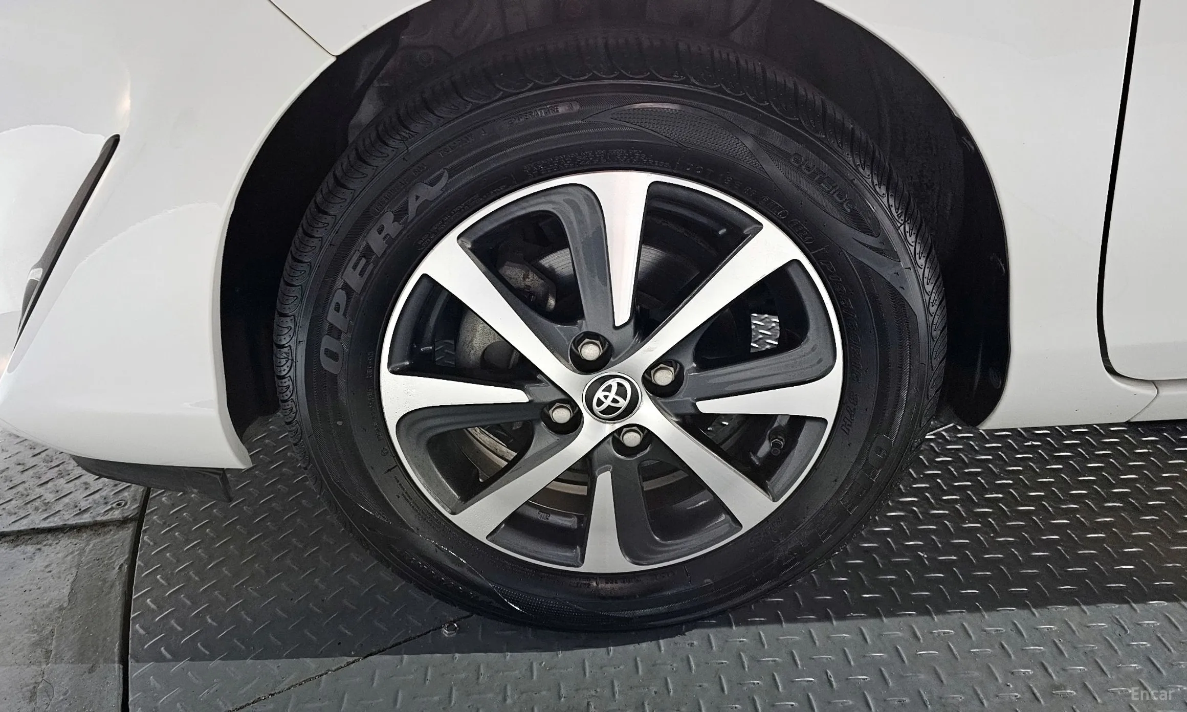 Toyota Prius C превью 5