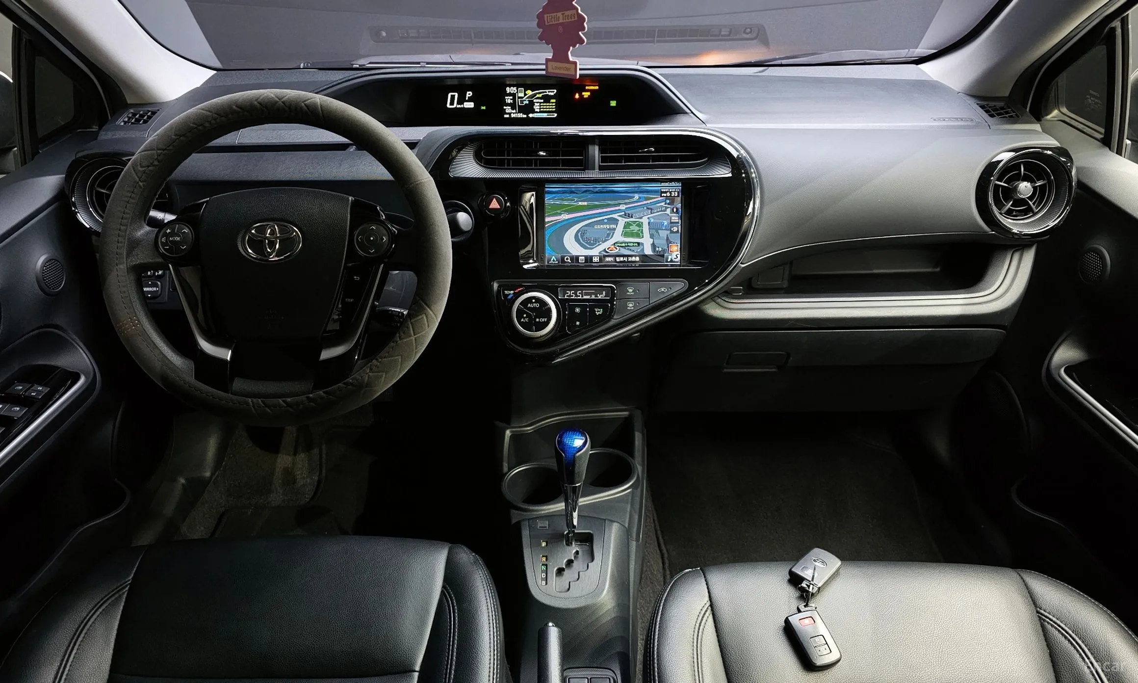 Toyota Prius C превью 7