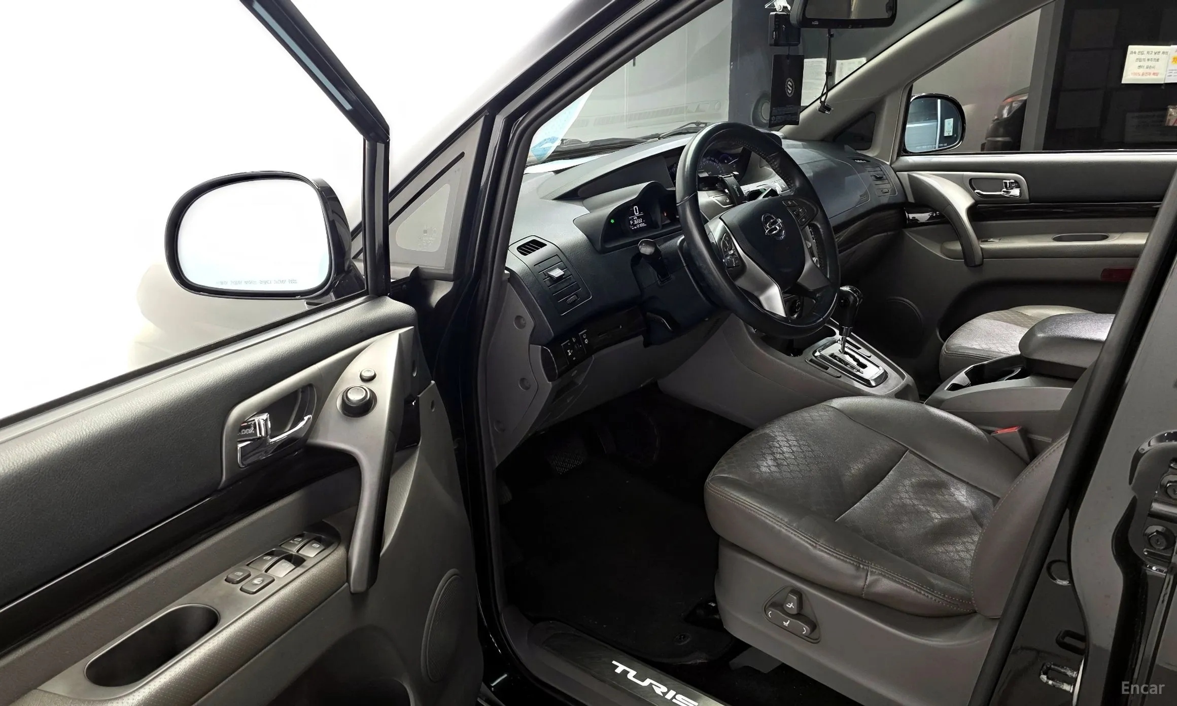 KG Mobility (SsangYong) Korando Turismo превью 10