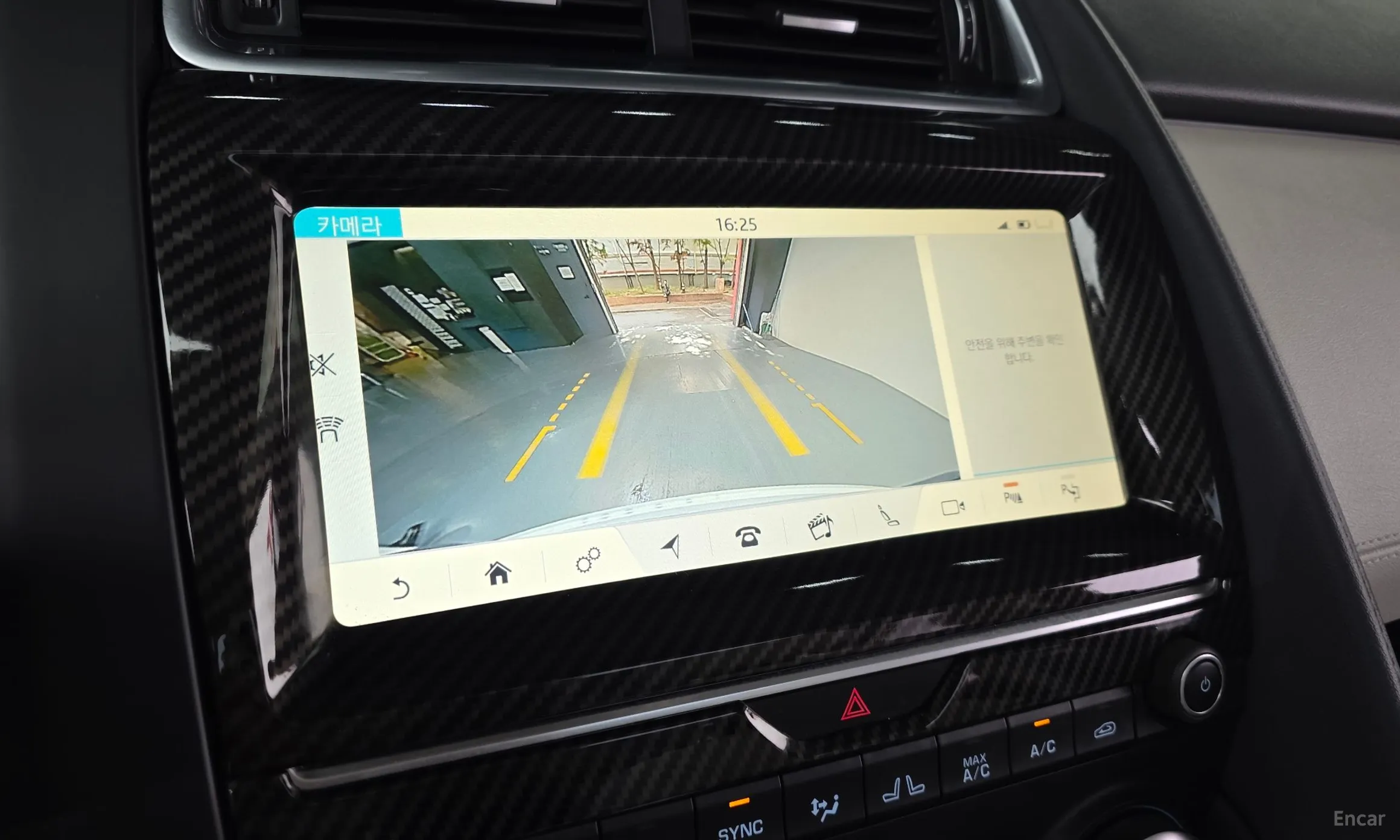 Jaguar E-PACE превью 16