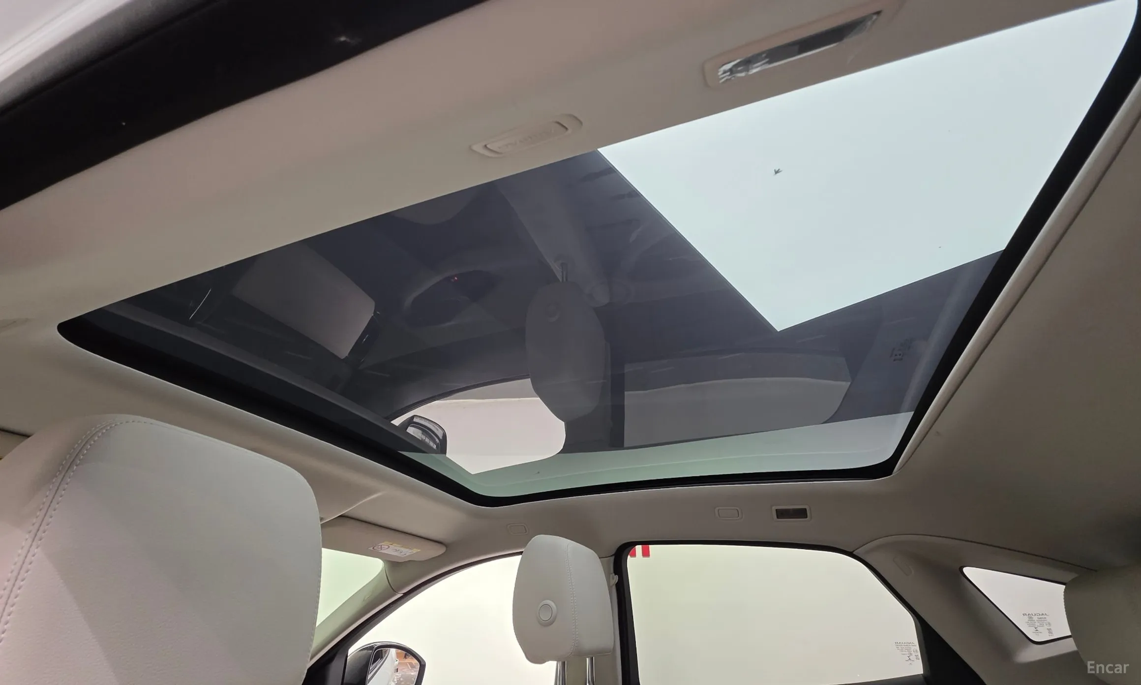 Jaguar E-PACE превью 19