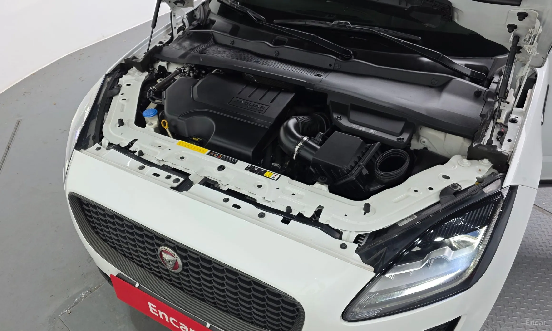 Jaguar E-PACE превью 6