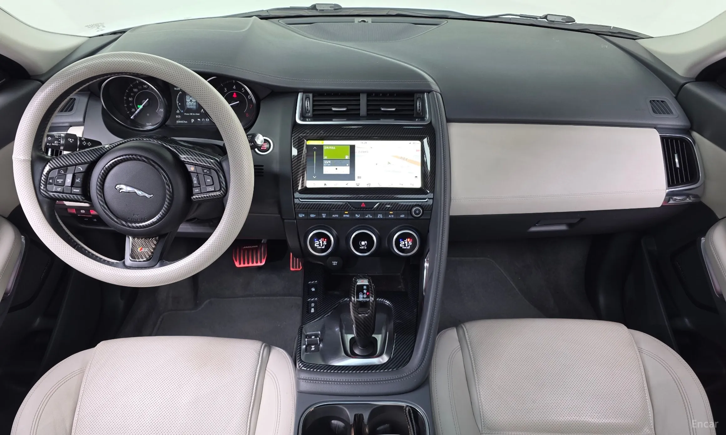 Jaguar E-PACE превью 7