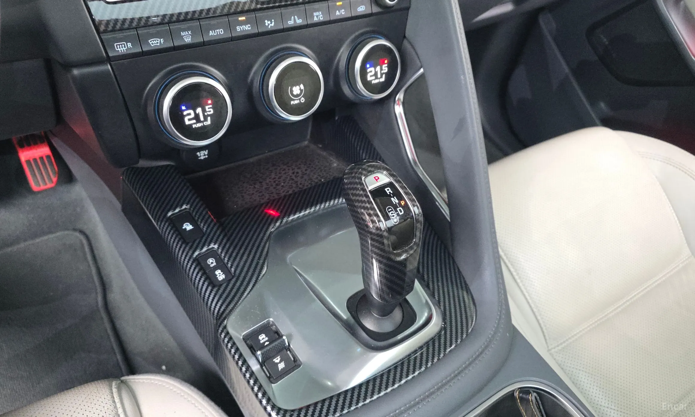 Jaguar E-PACE превью 9