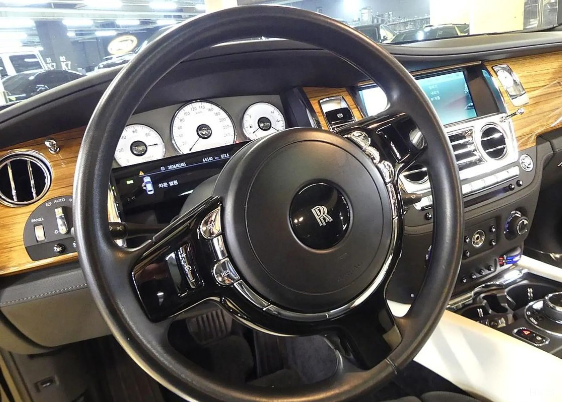 Rolls-Royce Ghost превью 12