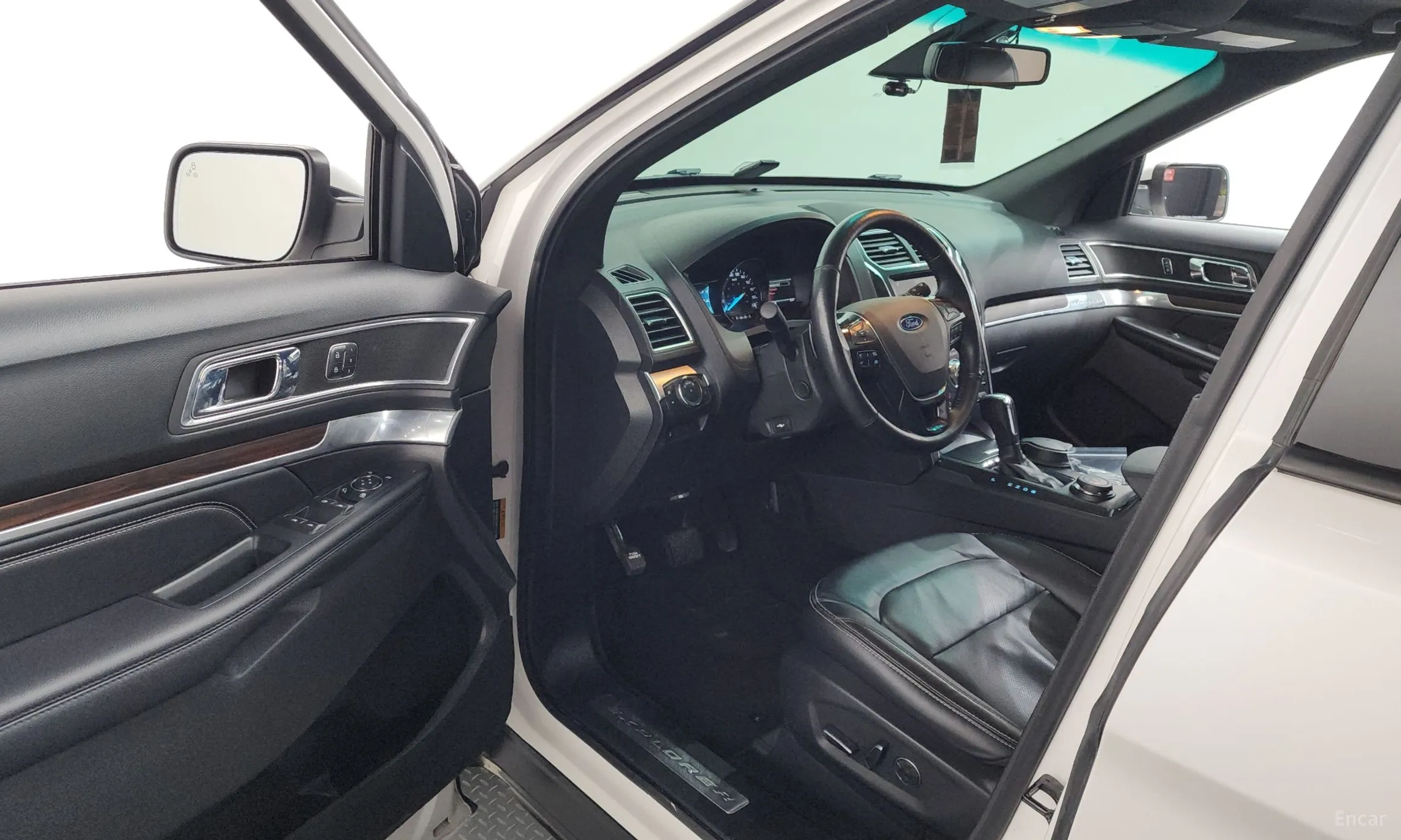 Ford Explorer превью 10