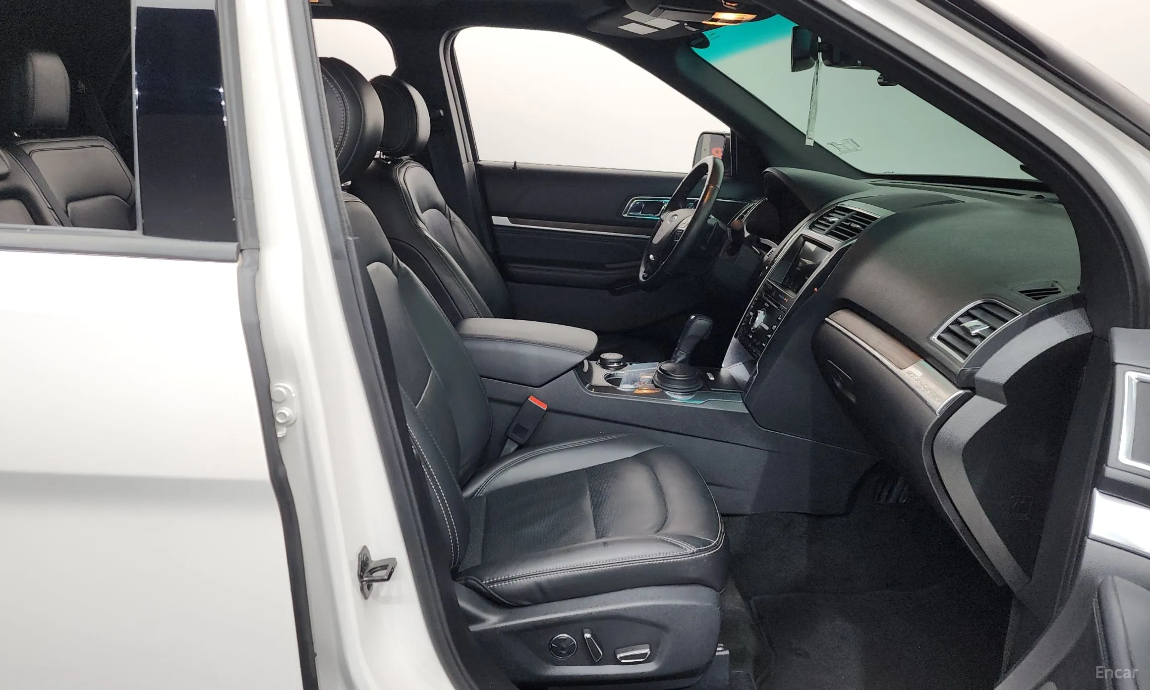 Ford Explorer превью 11