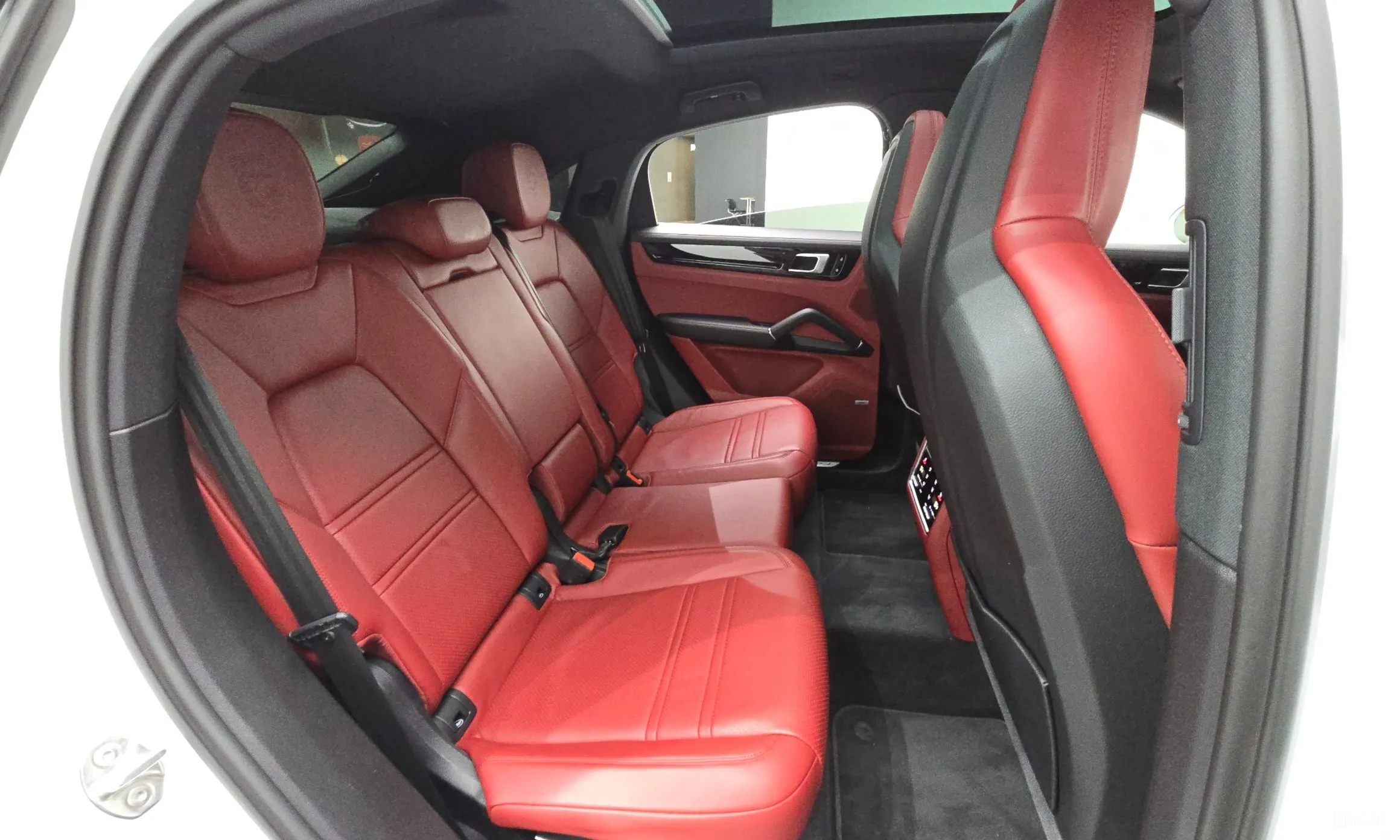 Porsche Cayenne (PO536) превью 12