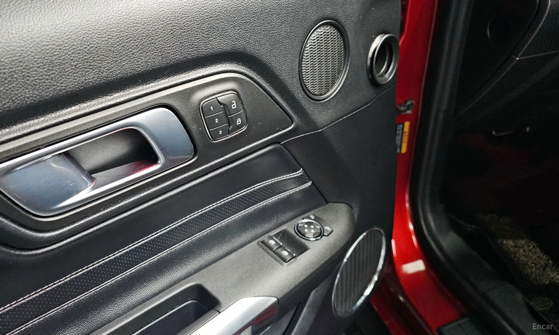 Ford Mustang превью 11