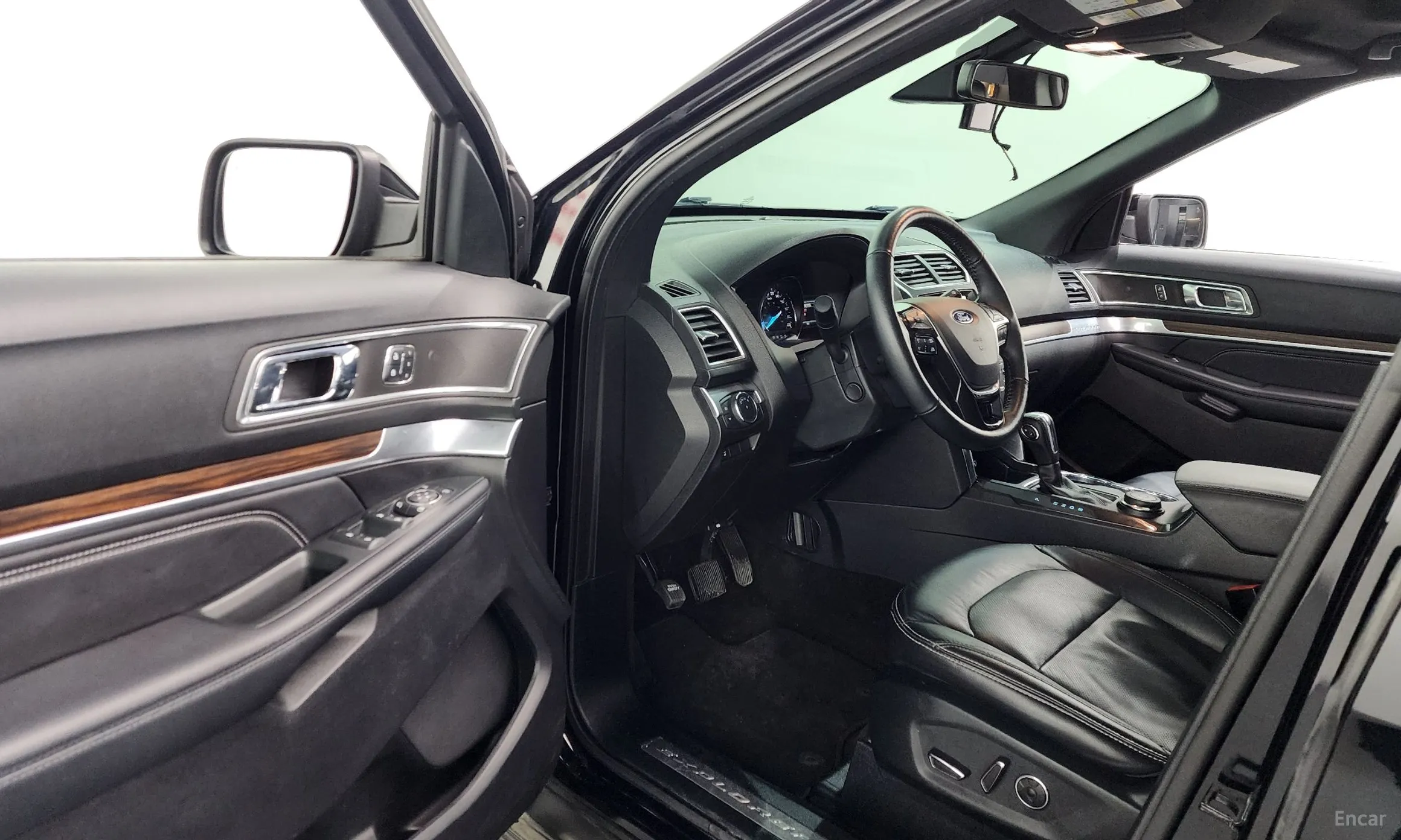 Ford Explorer превью 10