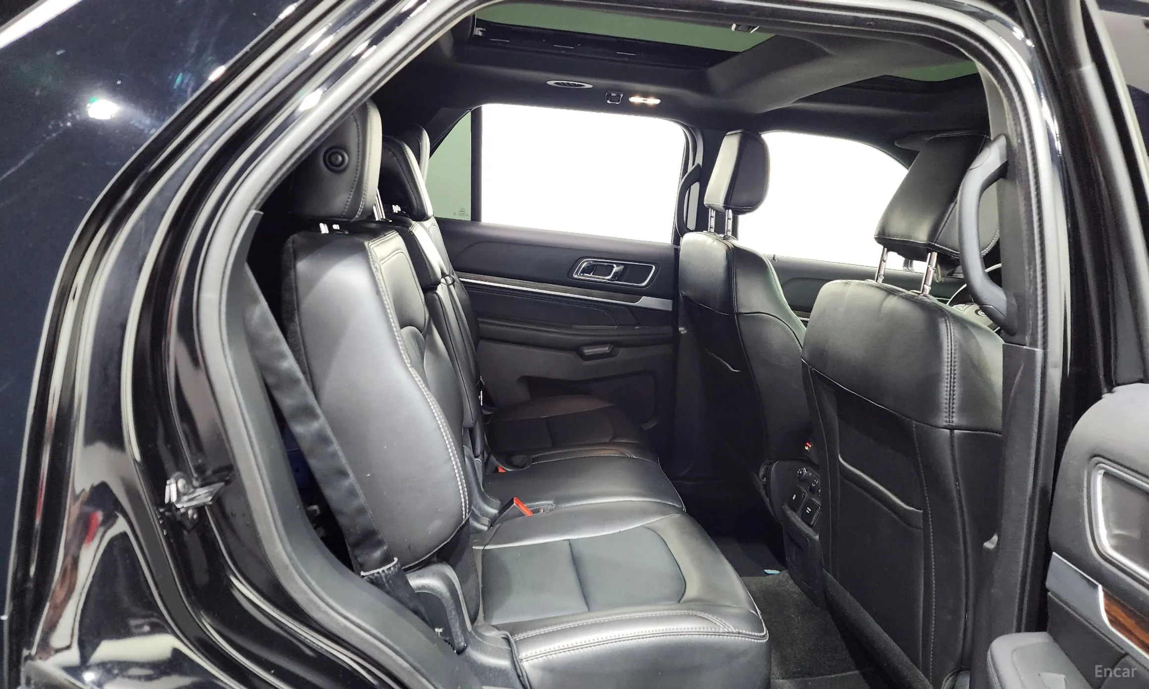 Ford Explorer превью 11