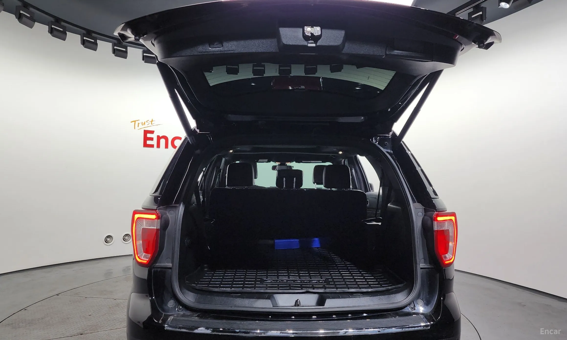 Ford Explorer превью 20