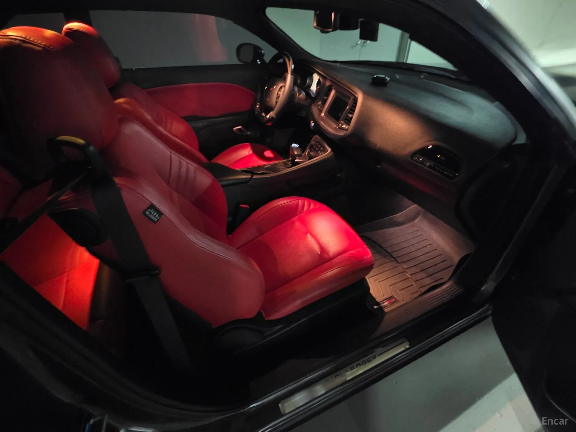 Dodge Challenger превью 10