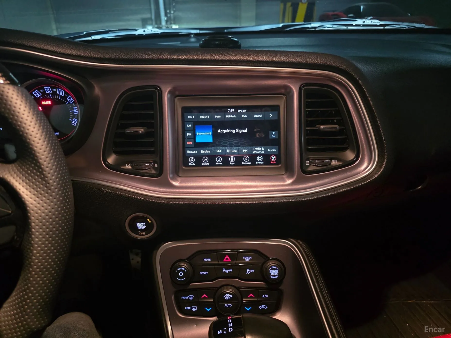 Dodge Challenger превью 14