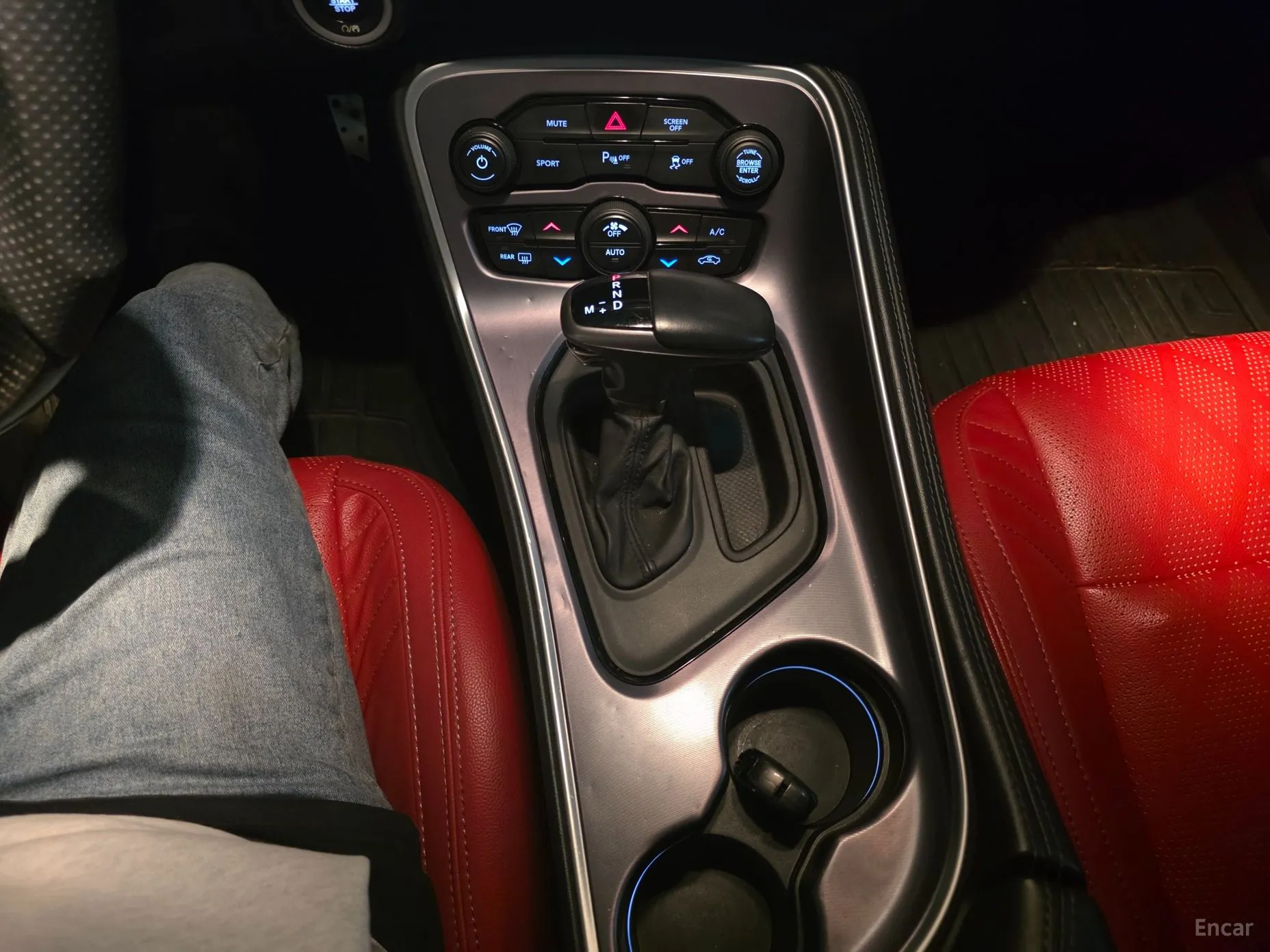 Dodge Challenger превью 15