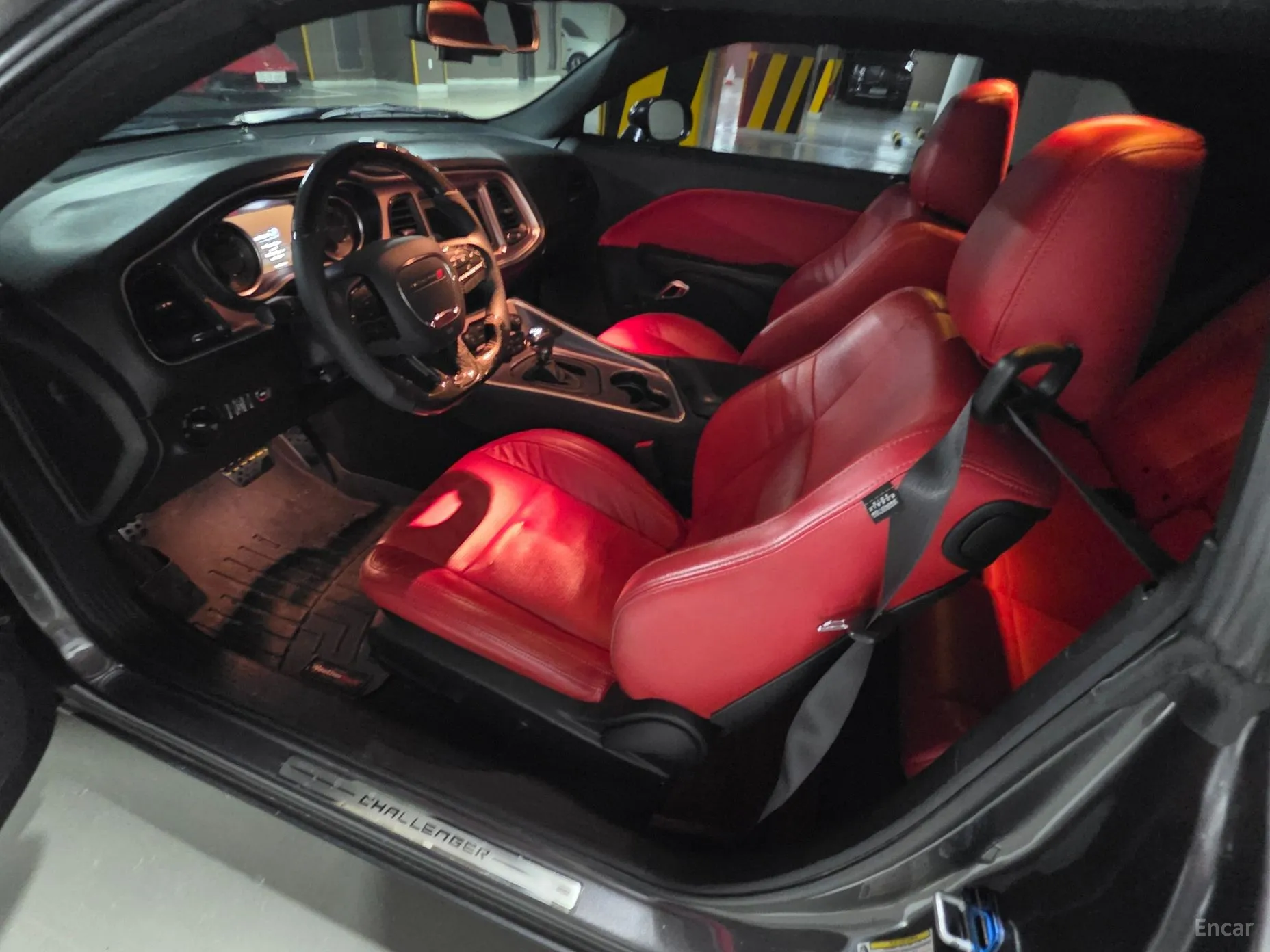 Dodge Challenger превью 7