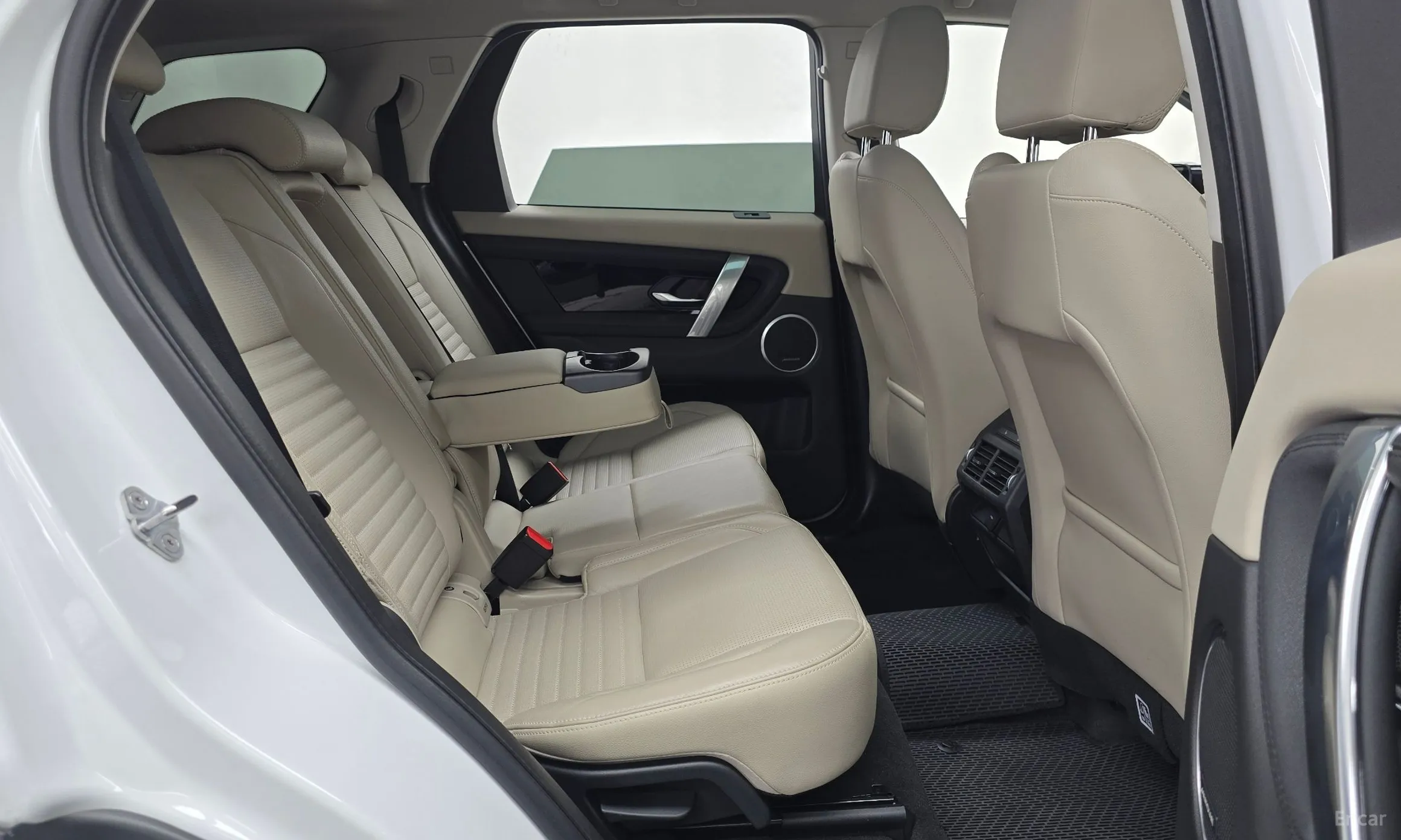 Land Rover Discovery Sports превью 12