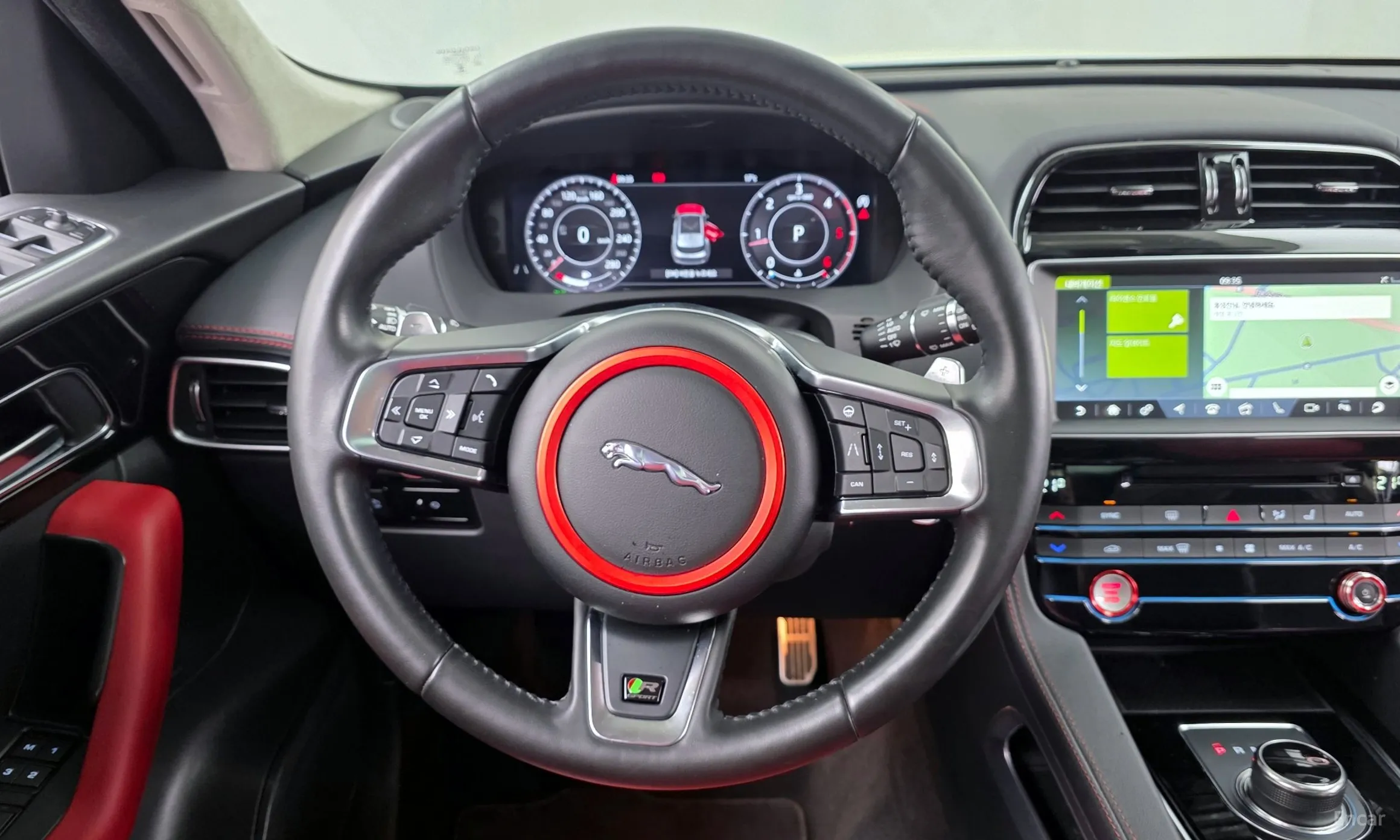 Jaguar F-PACE превью 13