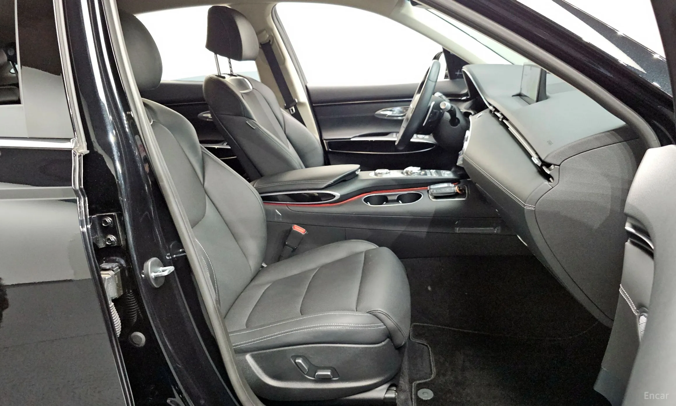 Genesis GV70 превью 12