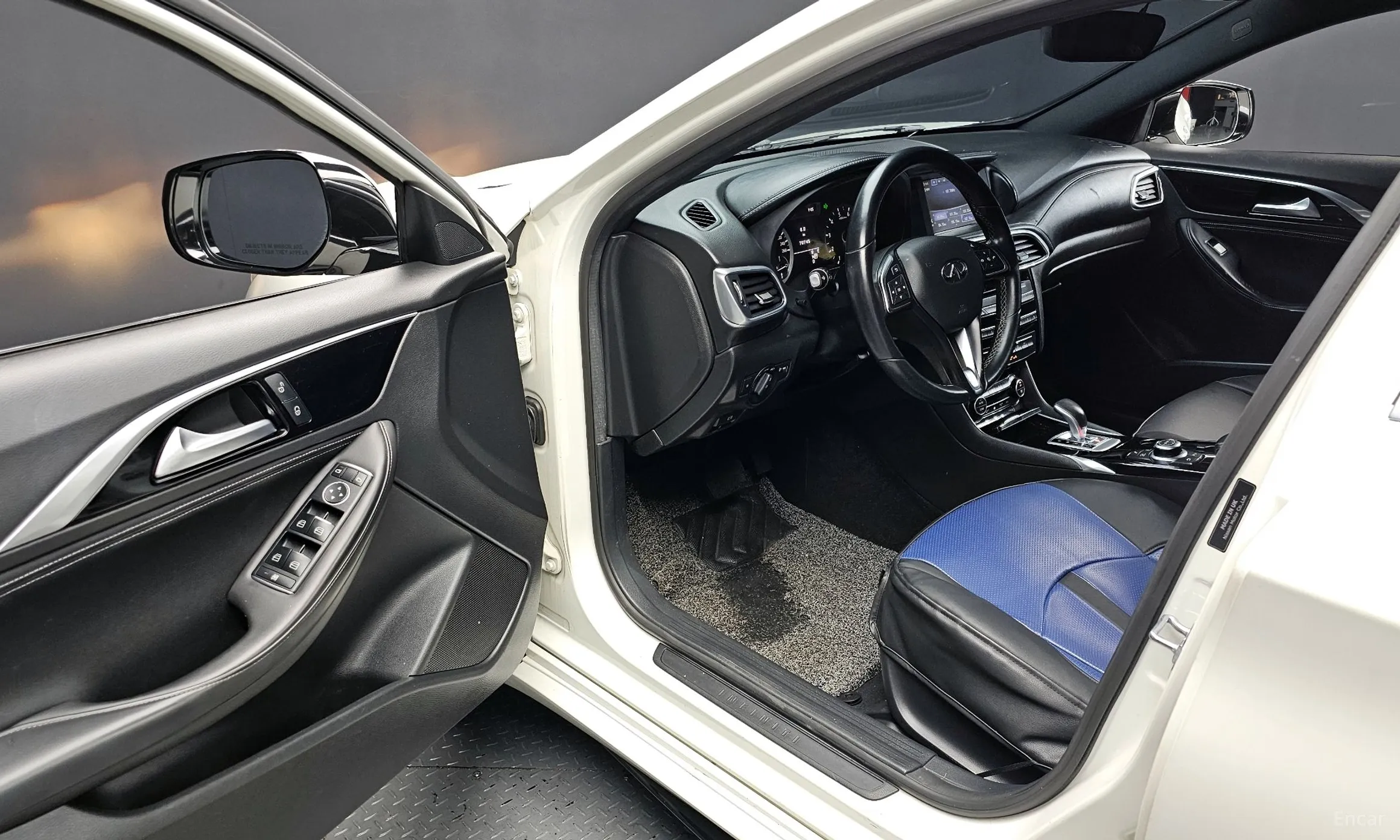 Infiniti Q30 превью 10