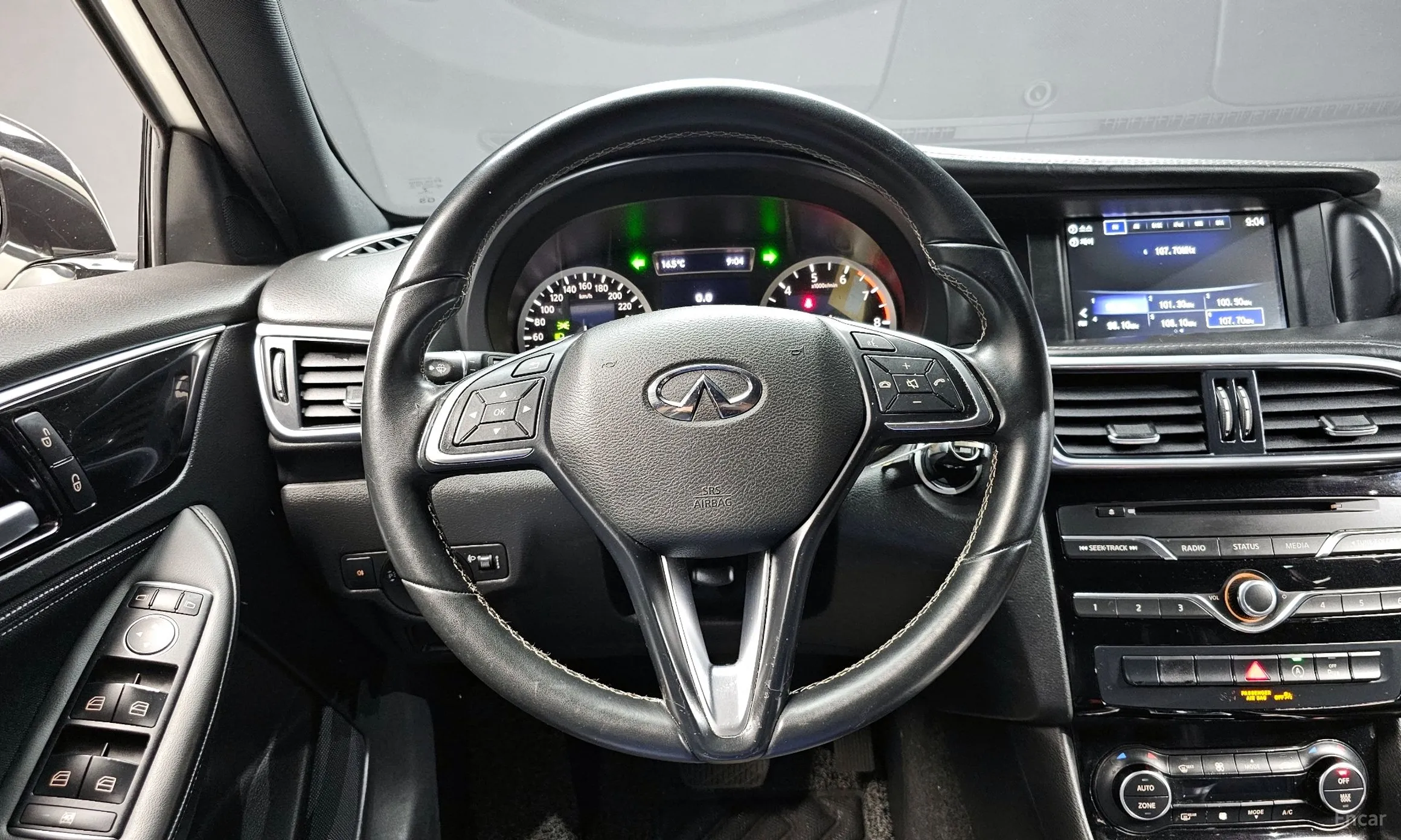 Infiniti Q30 превью 12