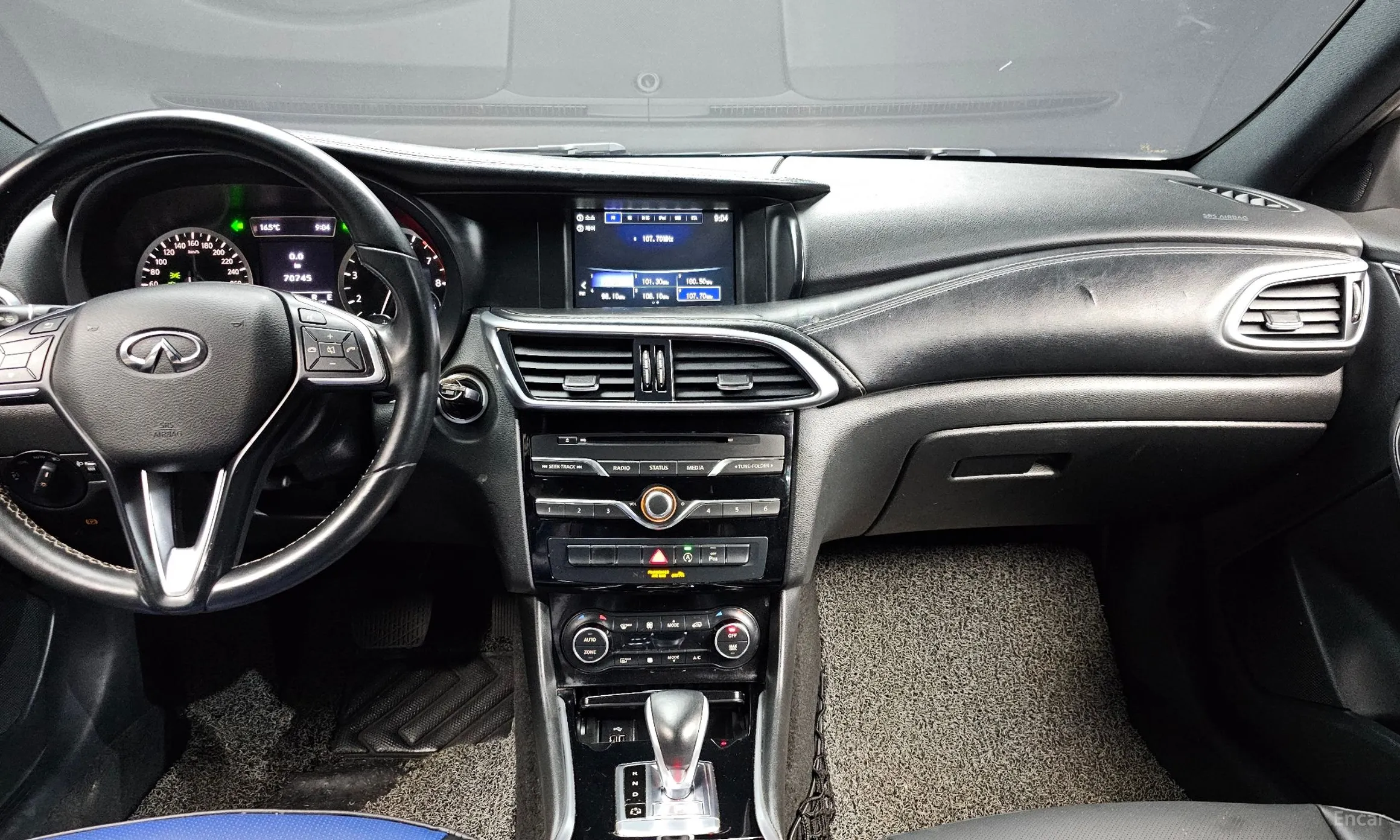 Infiniti Q30 превью 13