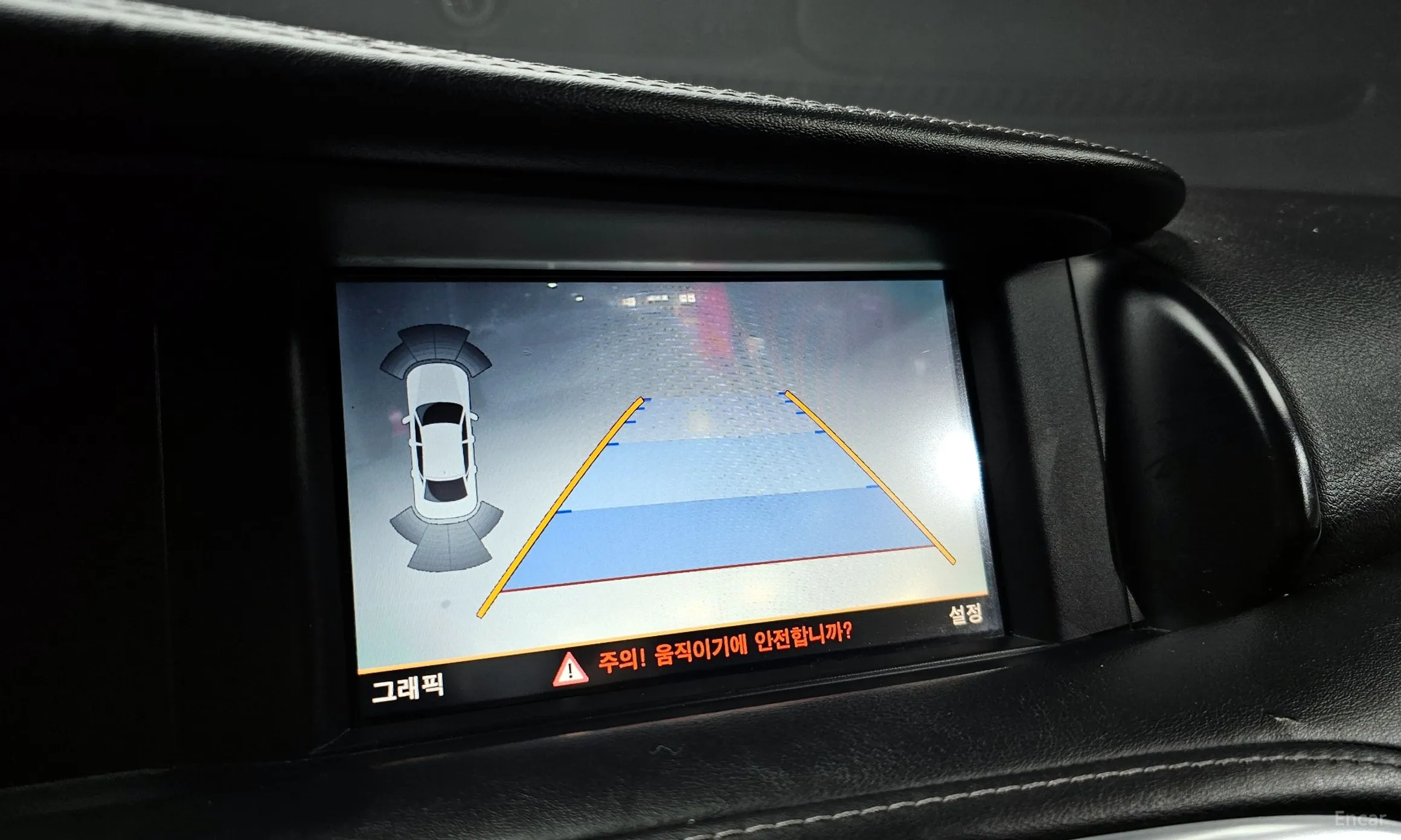Infiniti Q30 превью 15