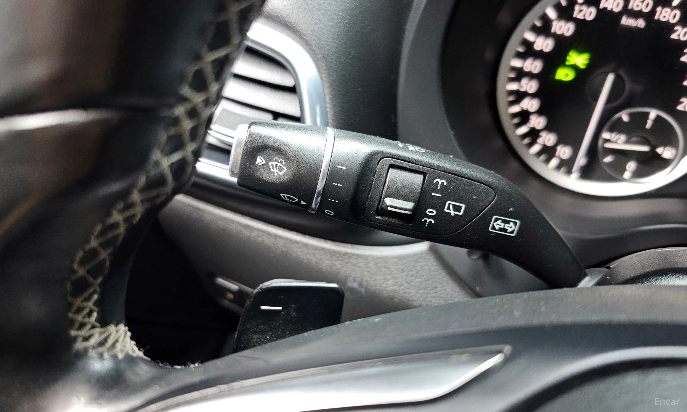 Infiniti Q30 превью 18