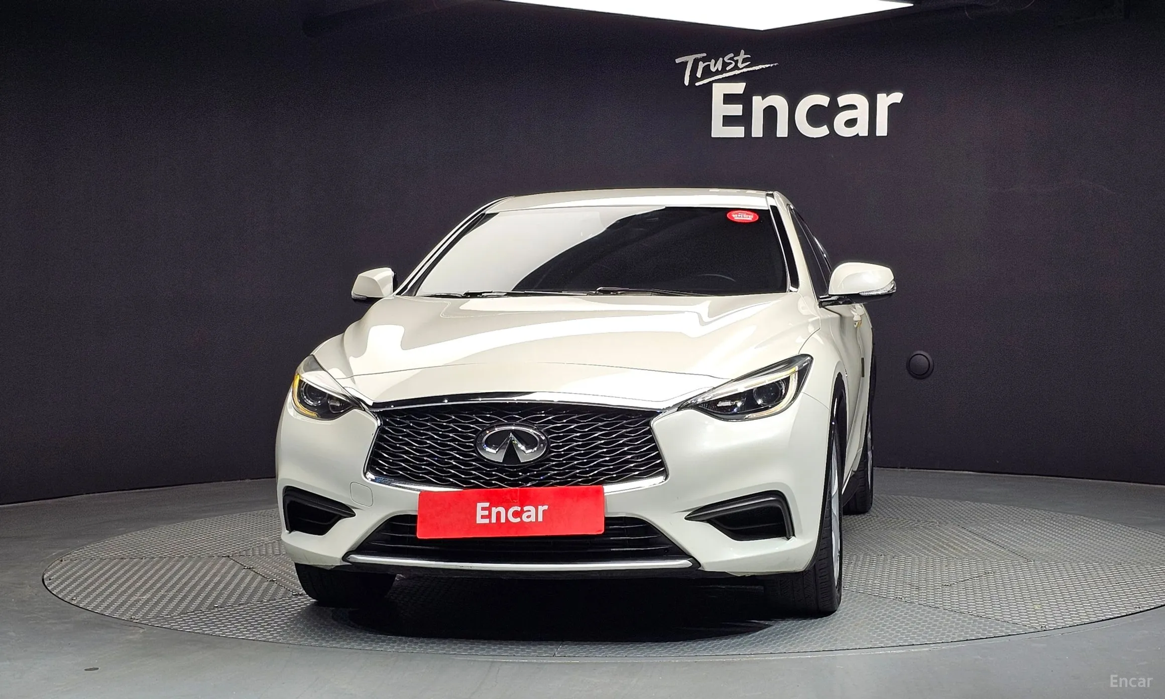 Infiniti Q30 превью 3