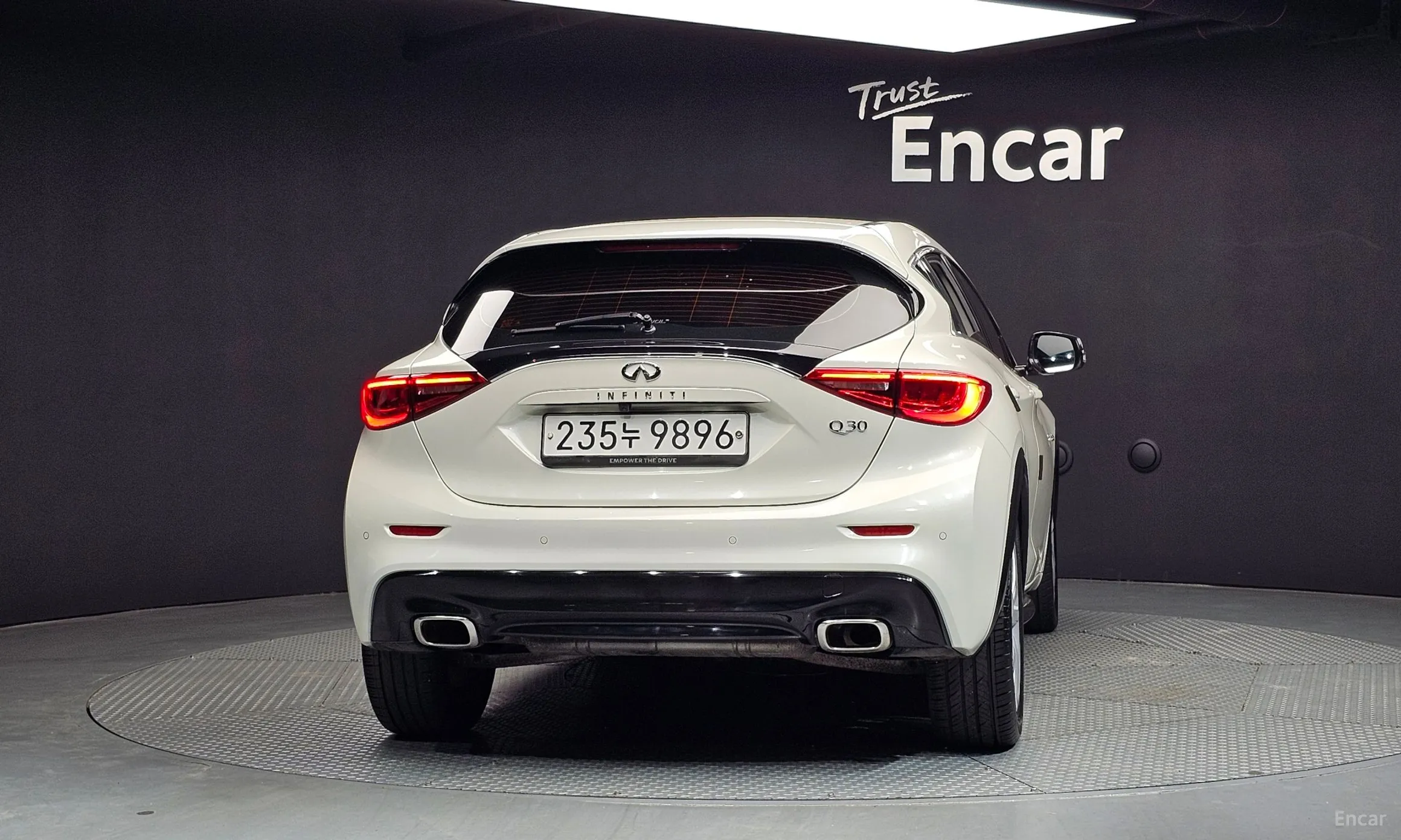 Infiniti Q30 превью 4