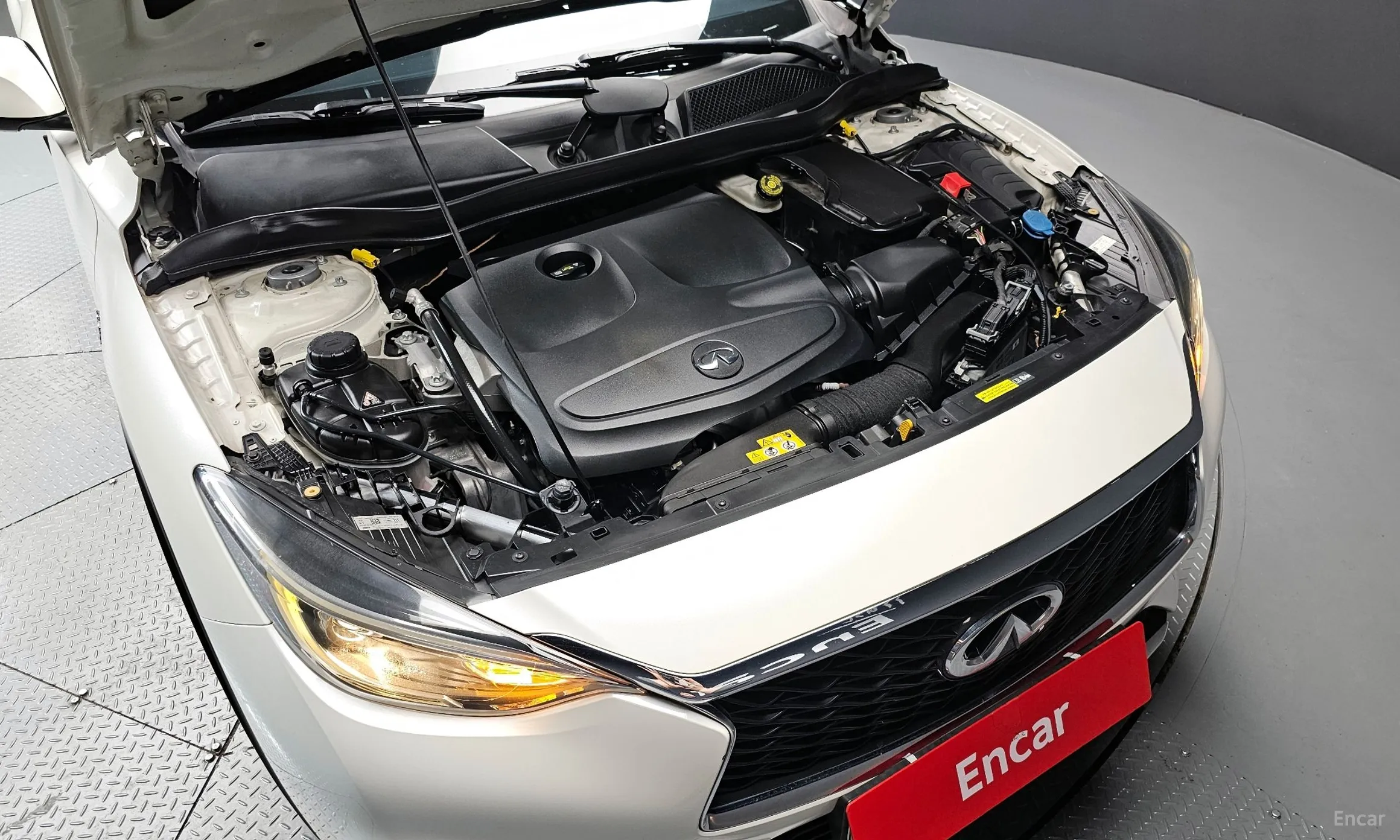 Infiniti Q30 превью 6