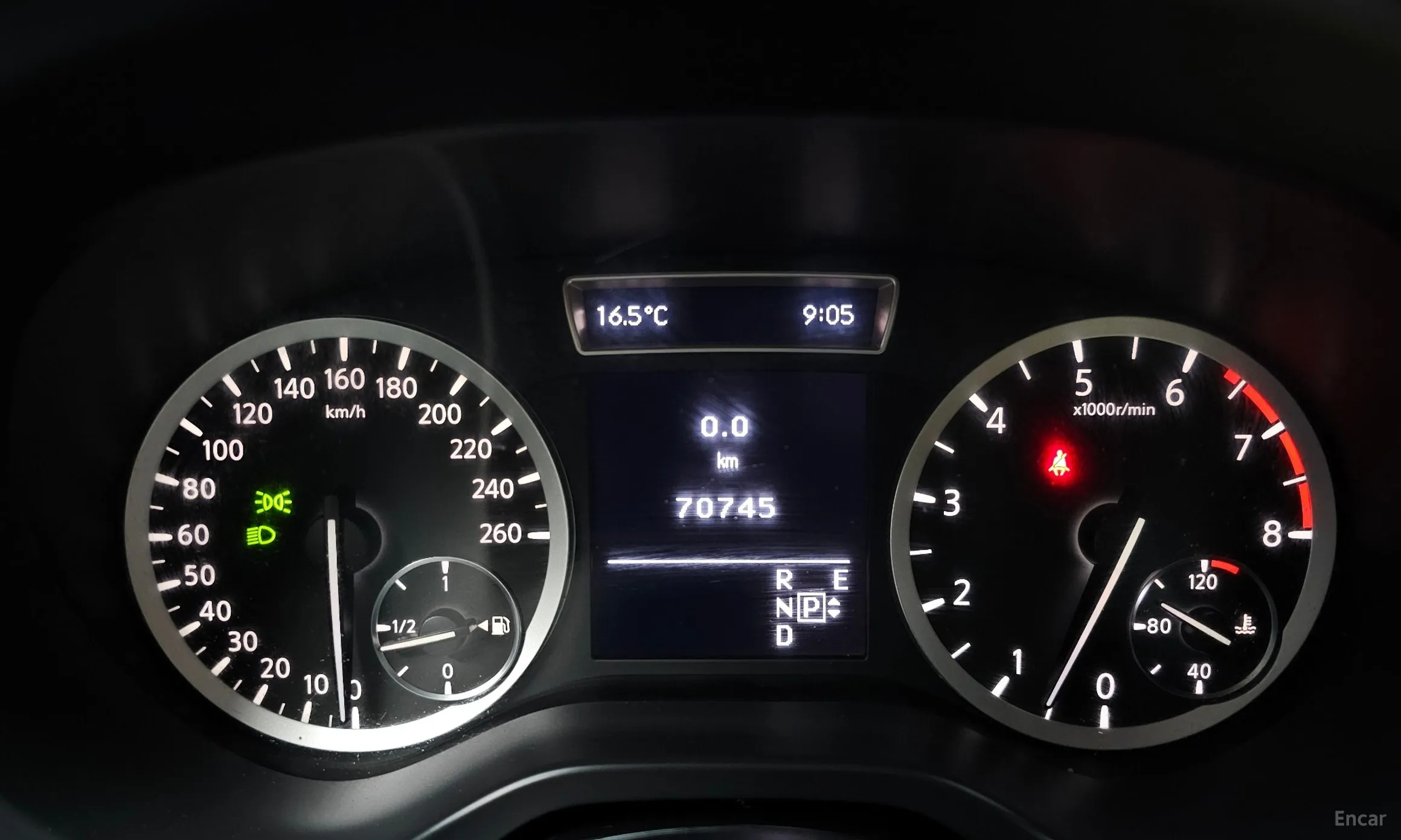 Infiniti Q30 превью 8